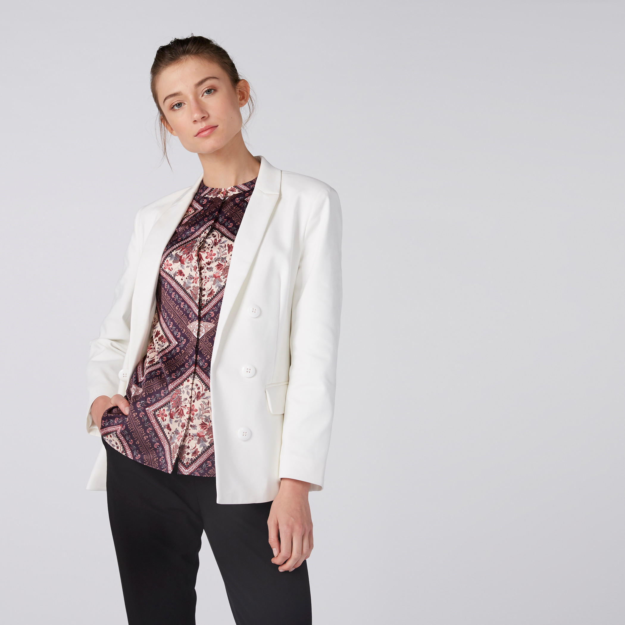 بليزر بأكمام طويلة وزر إغلاق وجيوب-women-clothing-coatsandjackets-blazers-image-2