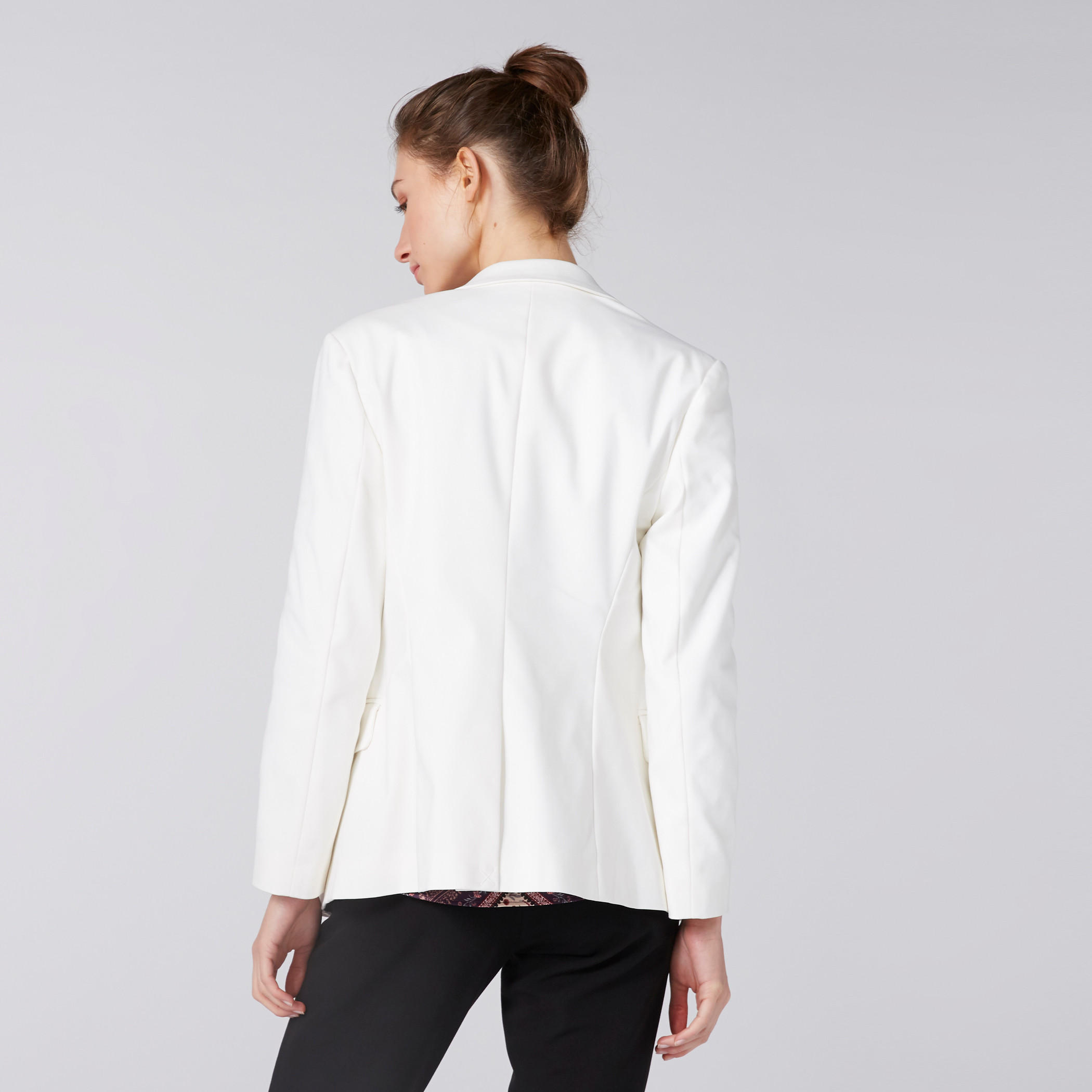 بليزر بأكمام طويلة وزر إغلاق وجيوب-women-clothing-coatsandjackets-blazers-image-3