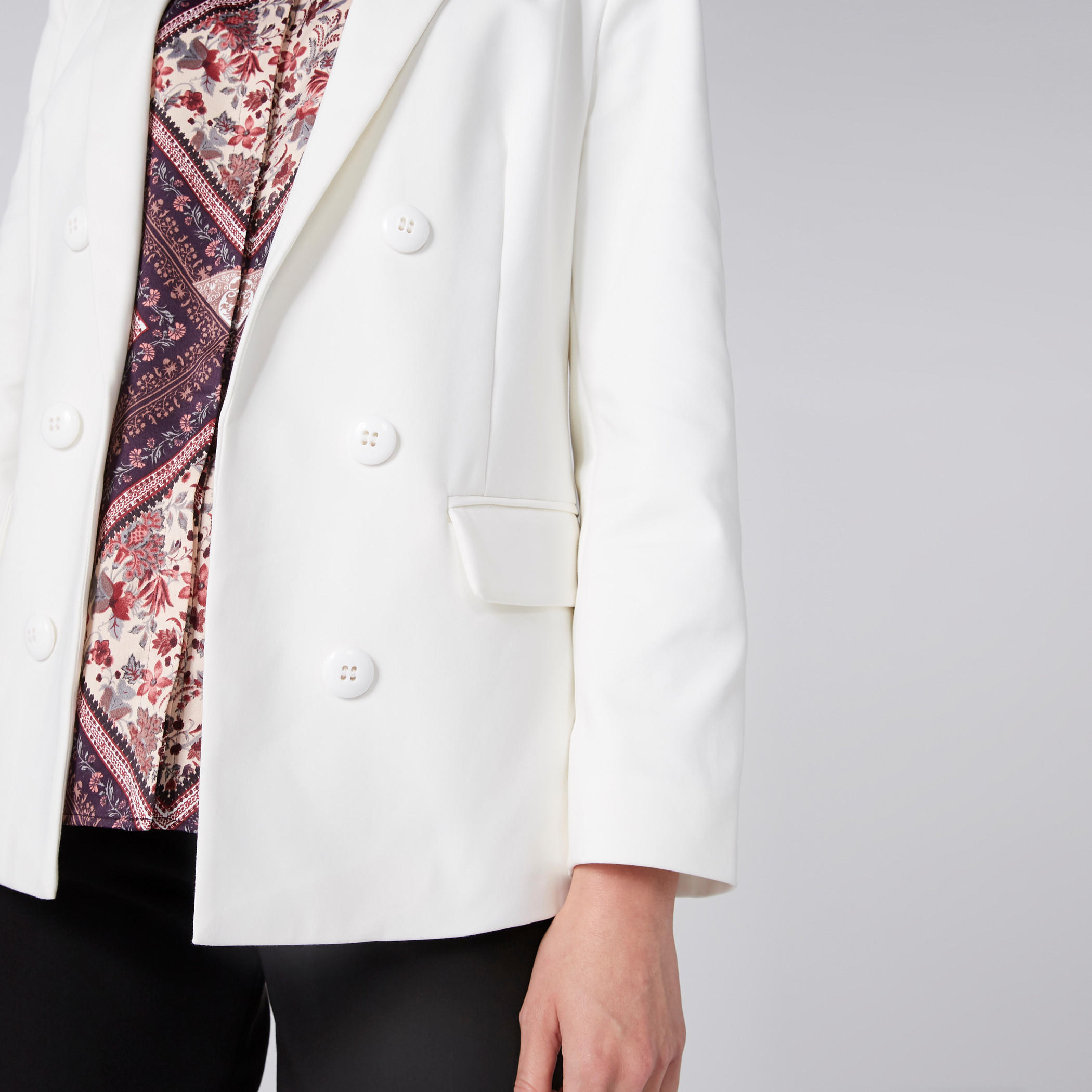 بليزر بأكمام طويلة وزر إغلاق وجيوب-women-clothing-coatsandjackets-blazers-image-6
