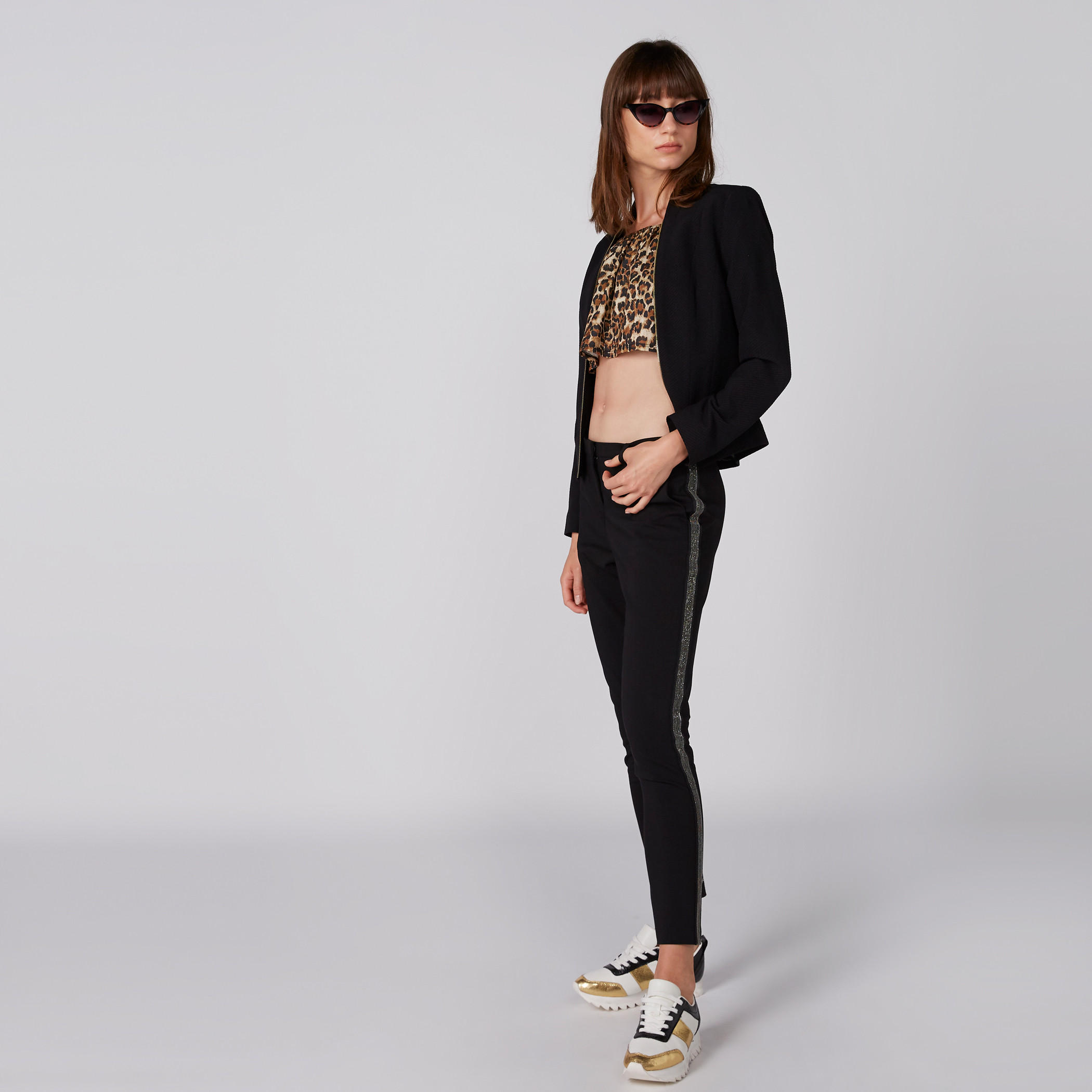 Long Sleeves Bomber Jacket with Zip Closure-women-winterwear-coatsandjackets-jackets-image-3