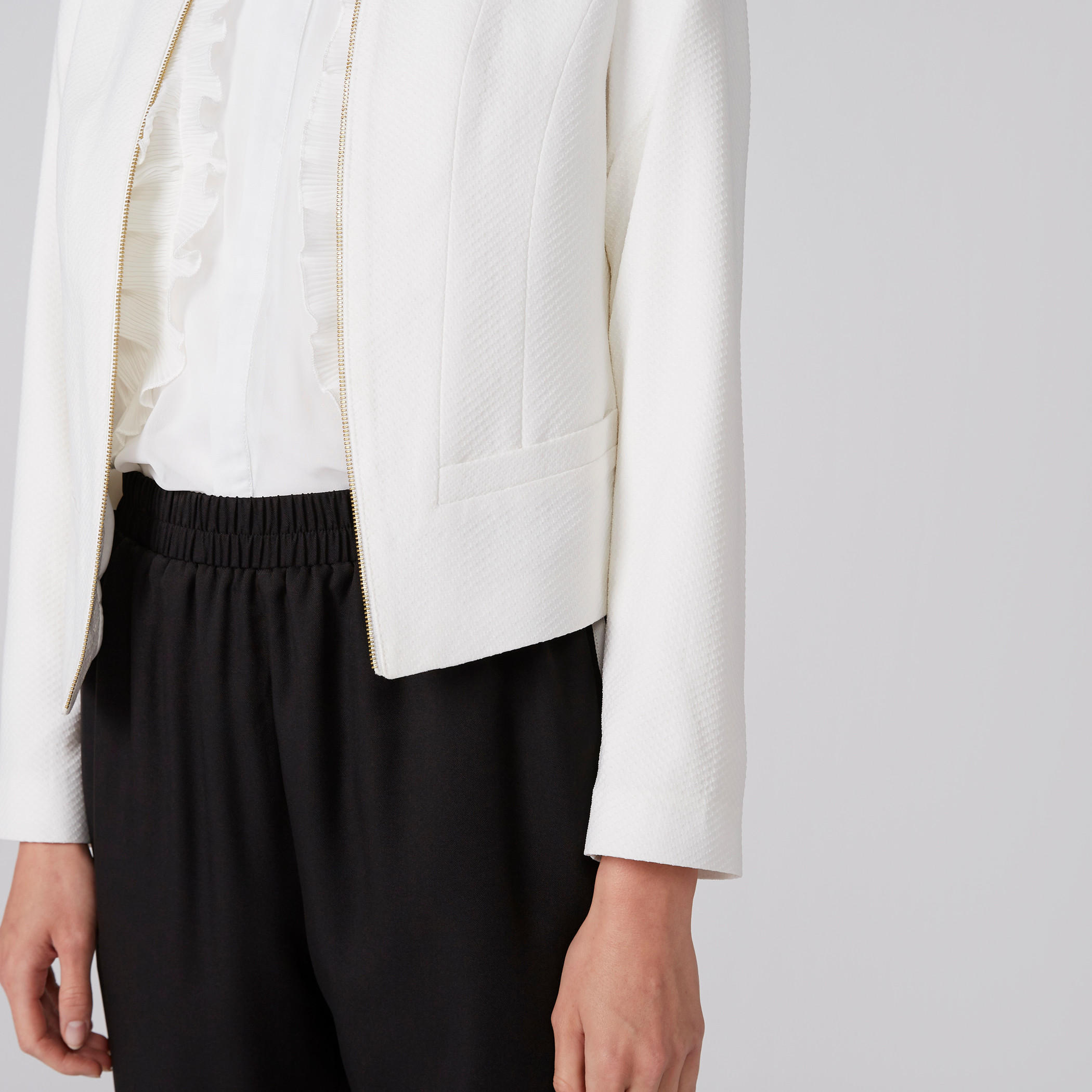 جاكيت بارز الملمس بأكمام طويلة وسحّاب للإغلاق-women-winterwear-coatsandjackets-jackets-image-1