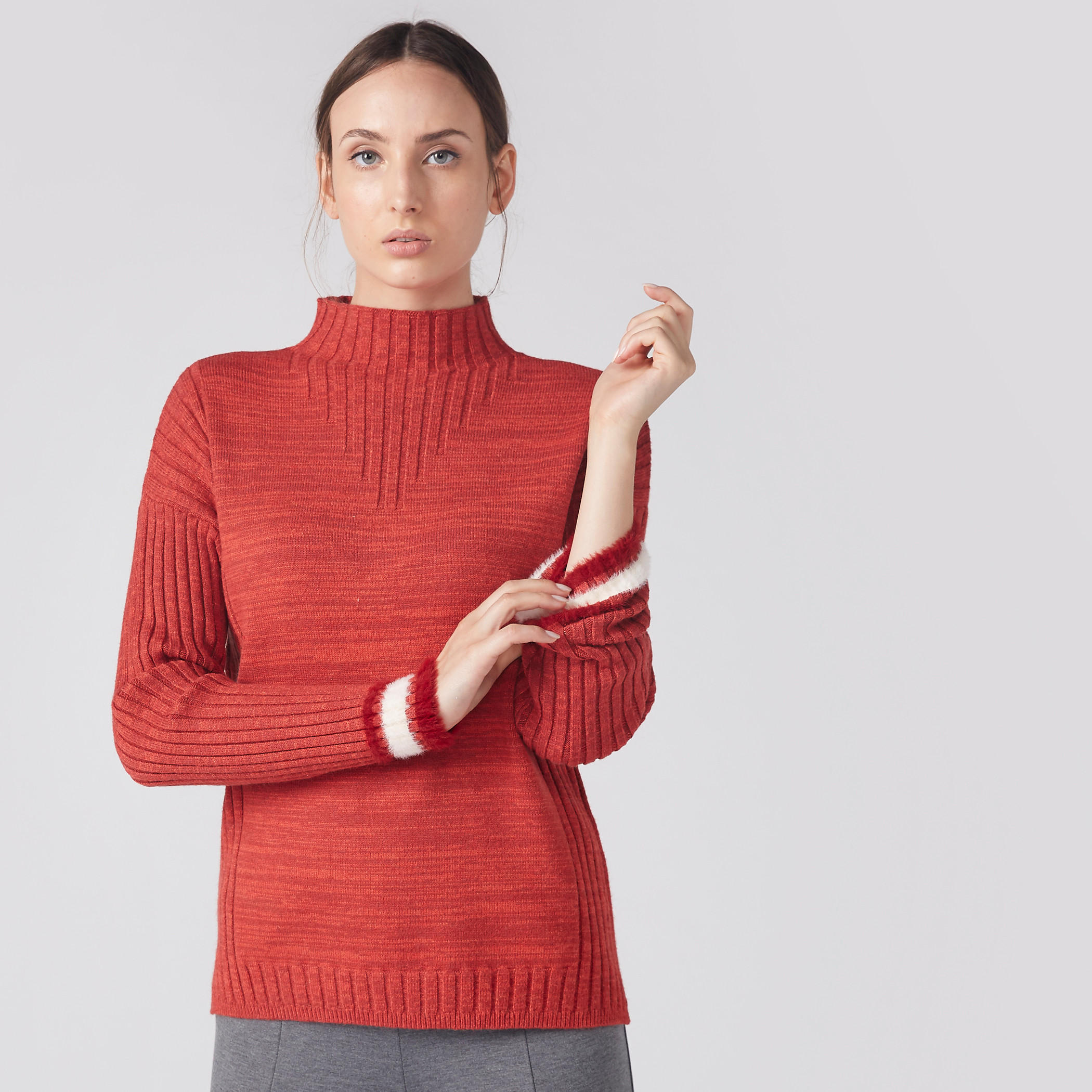 كنزة بارزة الملمس بياقة عالية وأكمام طويلة-women-clothing-cardigansandjumpers-jumpers-image-1