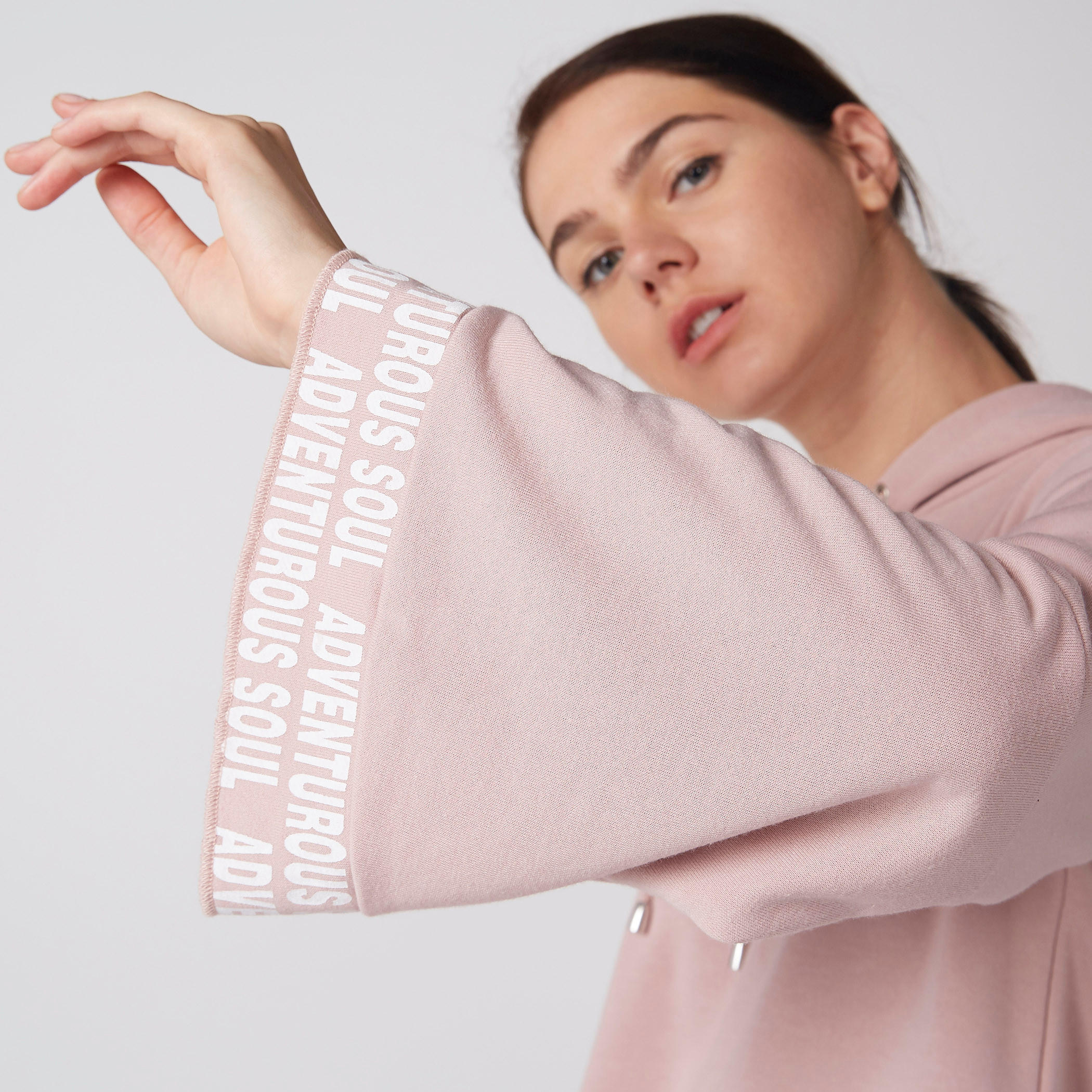 سويت شيرت بطبعات وأكمام واسعة-women-winterwear-hoodiesandsweatshirts-sweatshirts-image-5