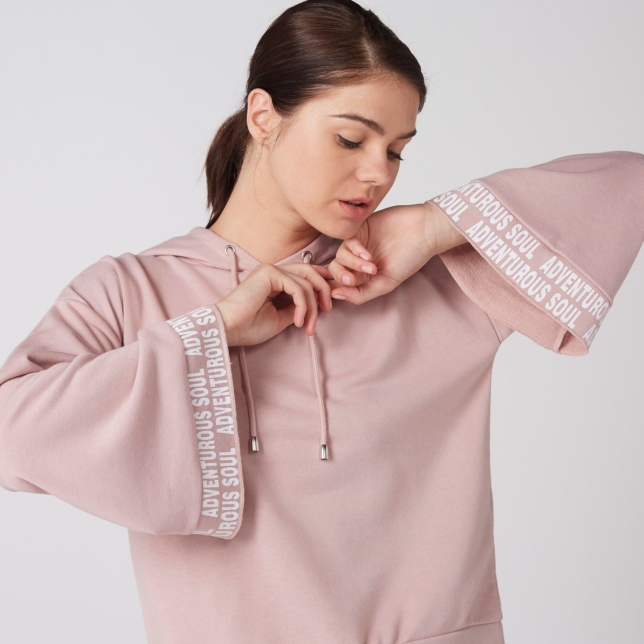سويت شيرت بطبعات وأكمام واسعة-women-winterwear-hoodiesandsweatshirts-sweatshirts-image-3