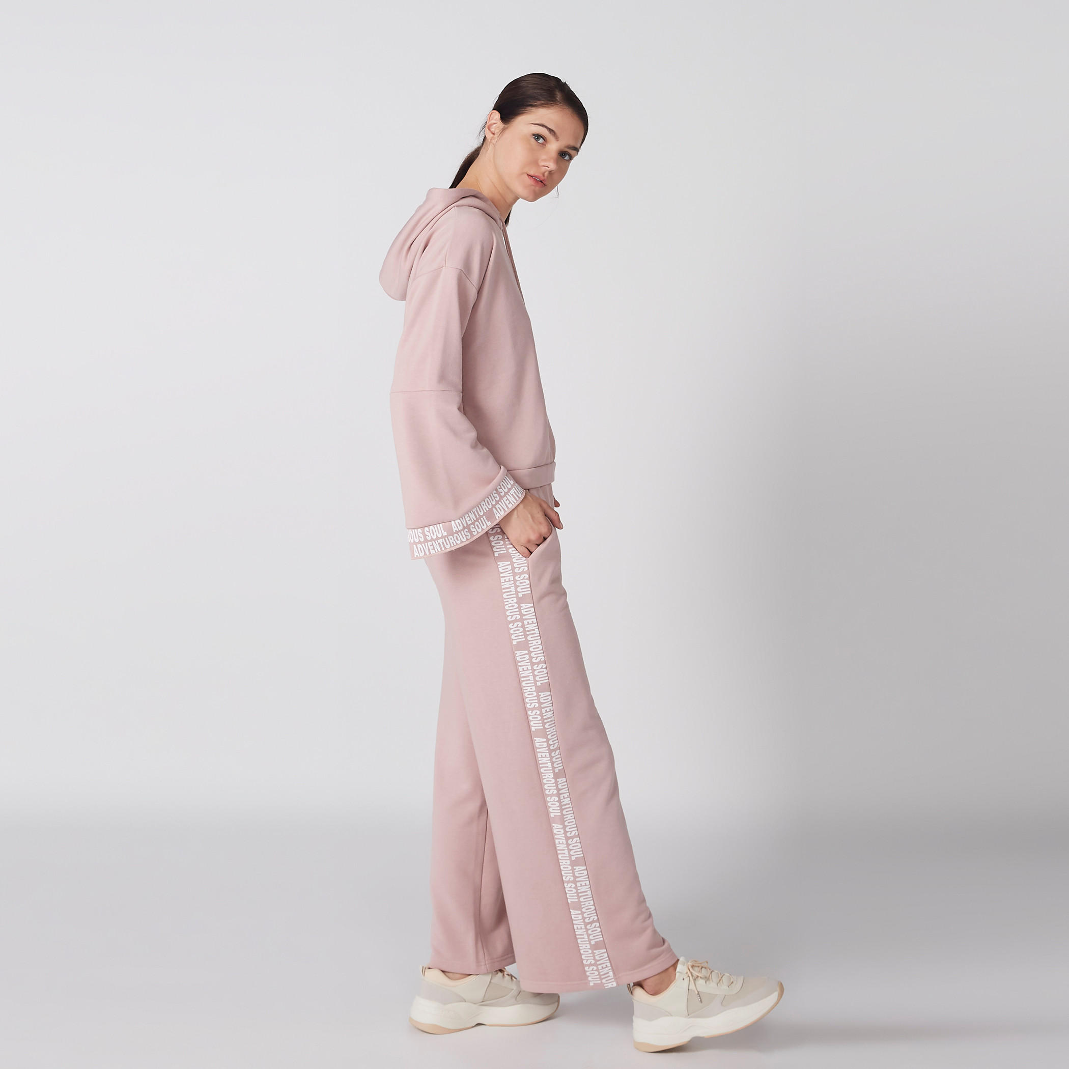 سويت شيرت بطبعات وأكمام واسعة-women-winterwear-hoodiesandsweatshirts-sweatshirts-image-2