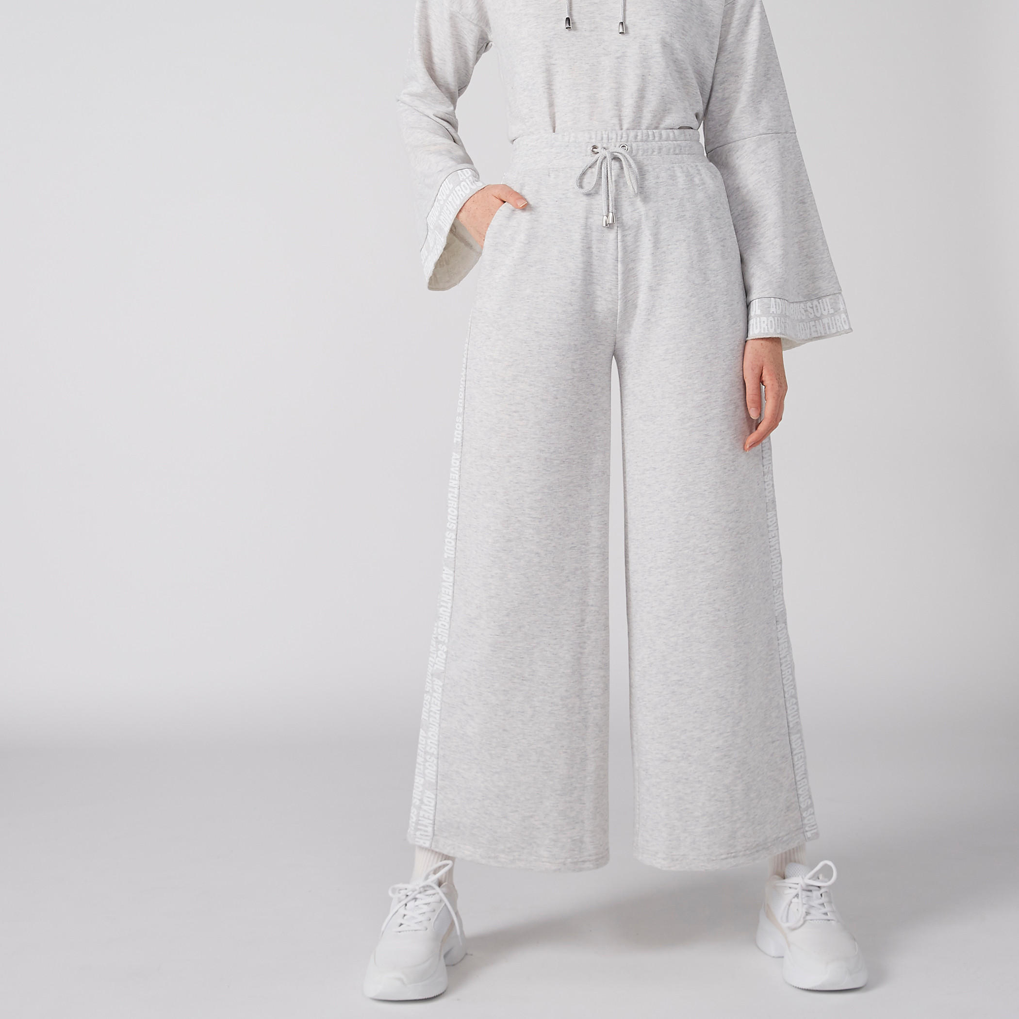 بنطال واسع الساقين بخصر مطّاطي وجيوب-women-clothing-bottoms-trousers-image-1