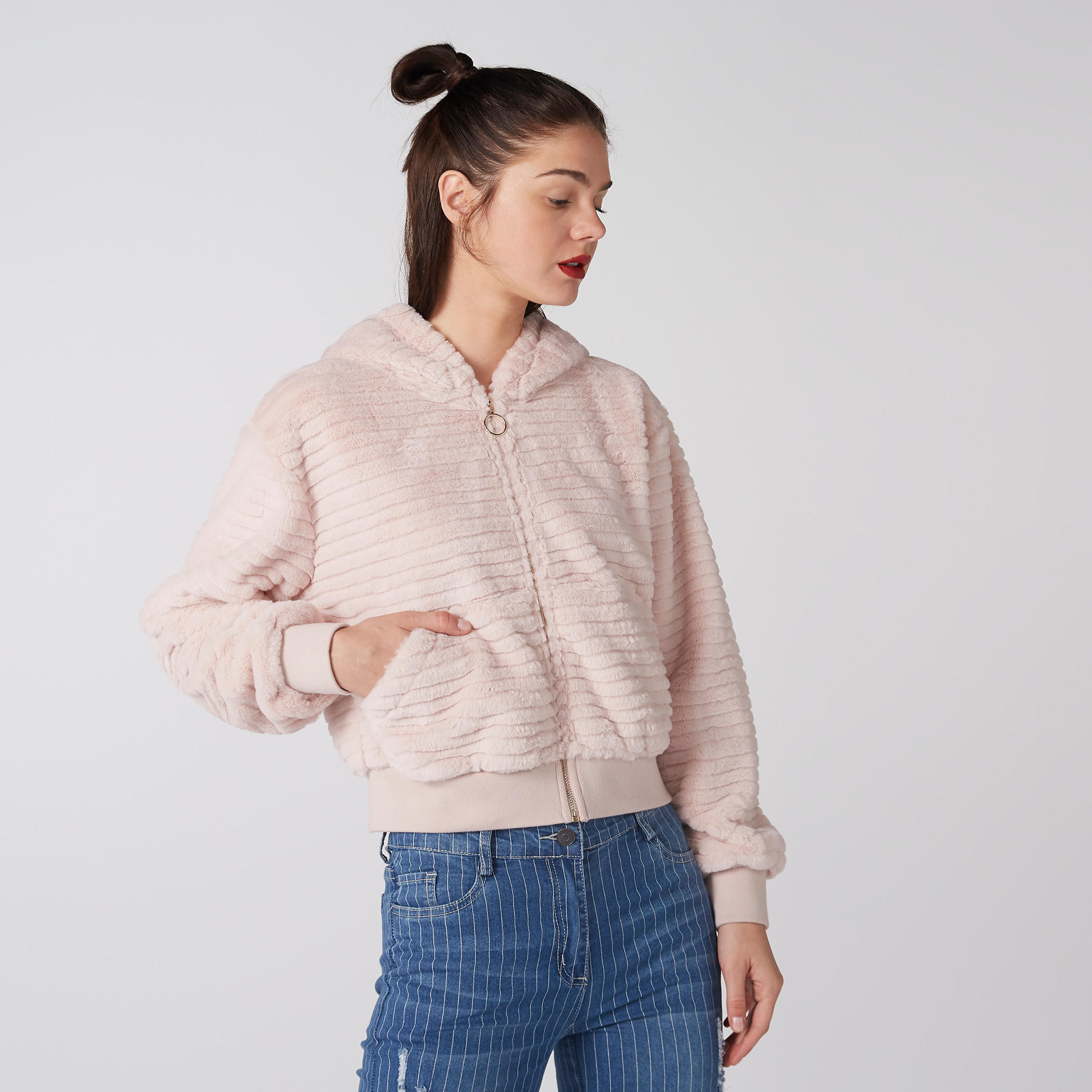 جاكيت بارز الملمس بقبعة وأكمام طويلة وسحّاب إغلاق-women-winterwear-coatsandjackets-jackets-image-1