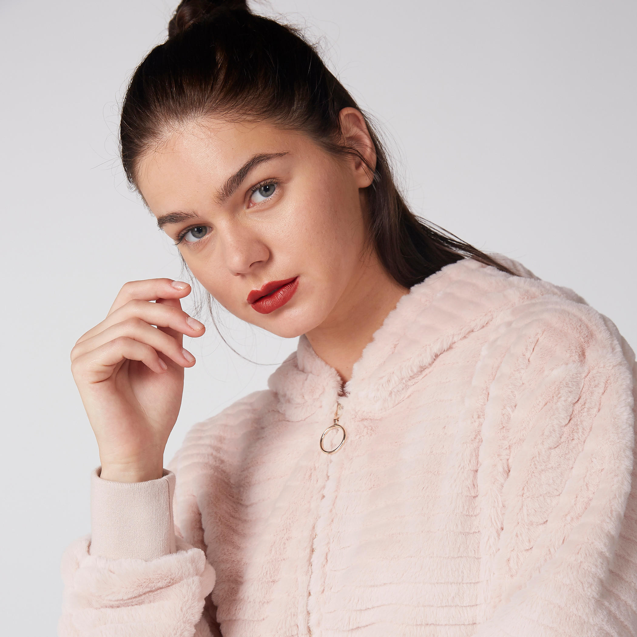 جاكيت بارز الملمس بقبعة وأكمام طويلة وسحّاب إغلاق-women-winterwear-coatsandjackets-jackets-image-2