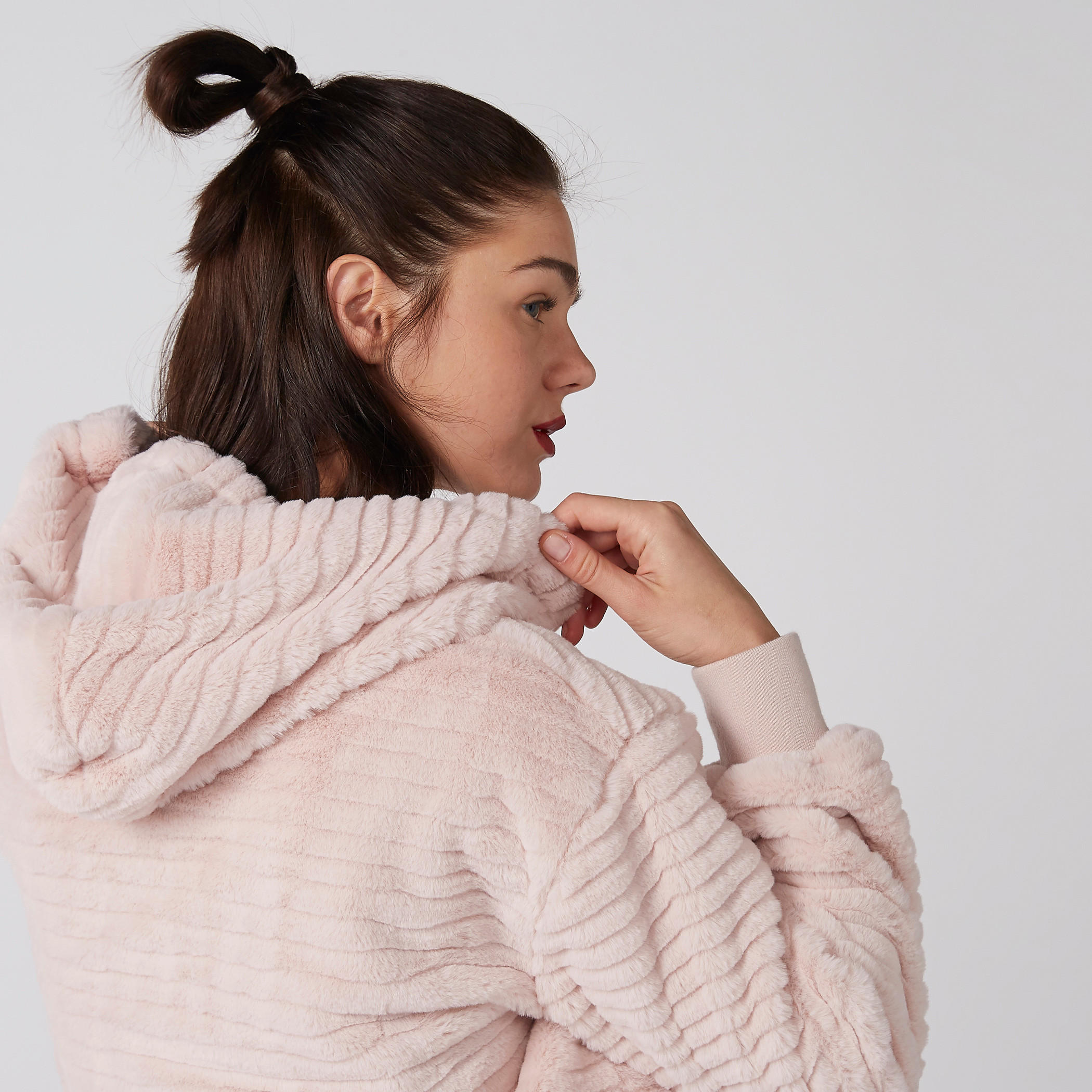 جاكيت بارز الملمس بقبعة وأكمام طويلة وسحّاب إغلاق-women-winterwear-coatsandjackets-jackets-image-3