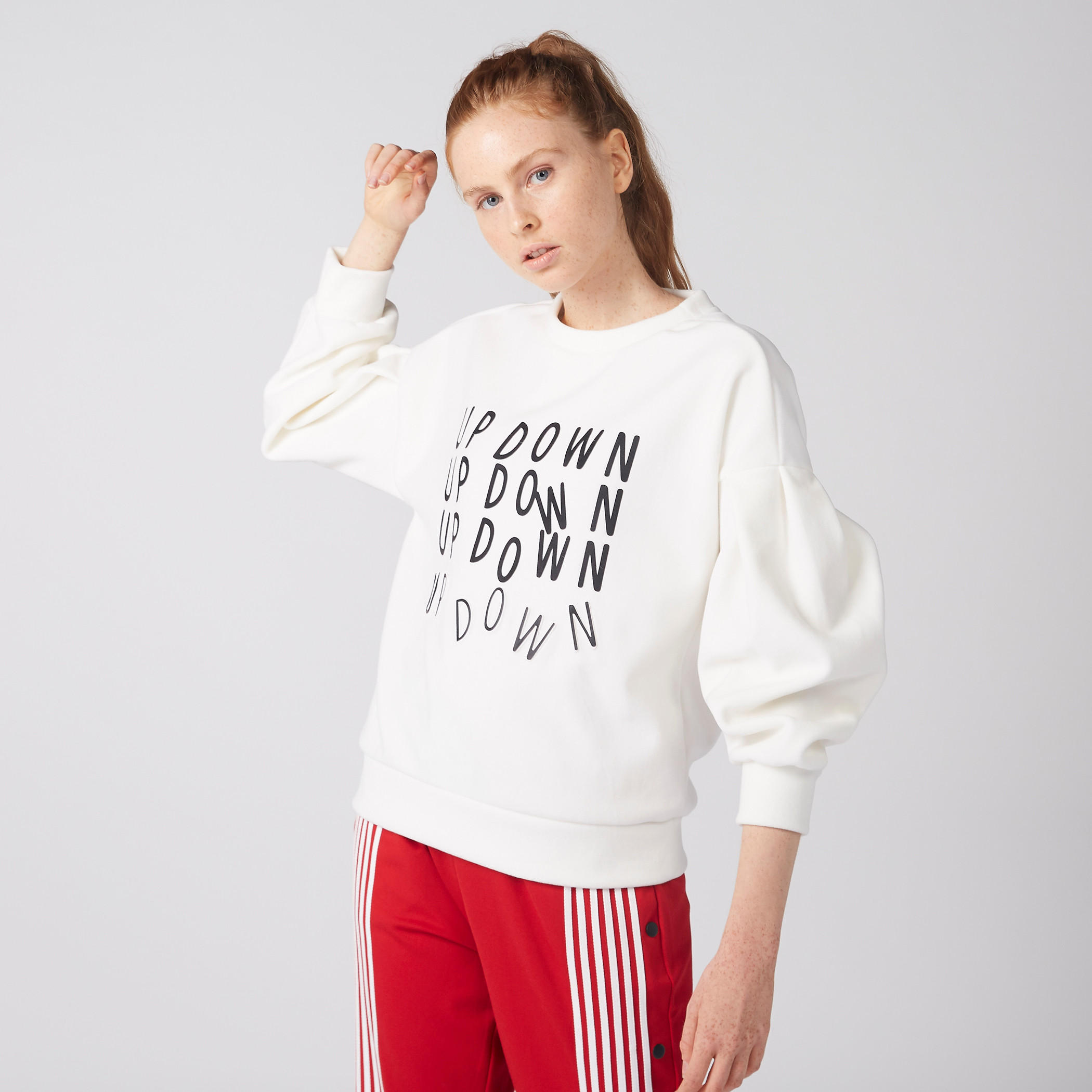 سويت شيرت بياقة ضيّقة وأكمام طويلة وطبعات-women-winterwear-hoodiesandsweatshirts-sweatshirts-image-1