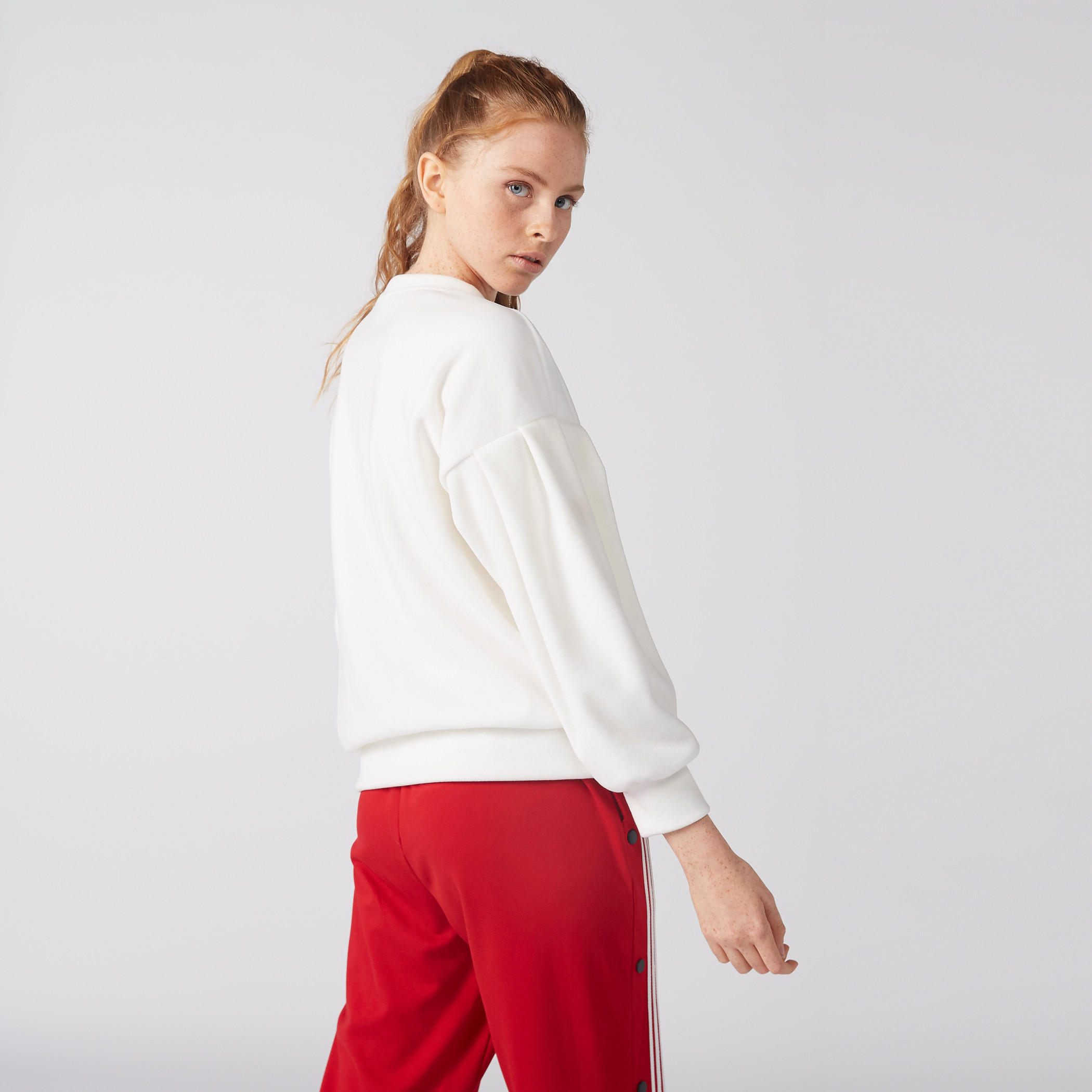 سويت شيرت بياقة ضيّقة وأكمام طويلة وطبعات-women-winterwear-hoodiesandsweatshirts-sweatshirts-image-5