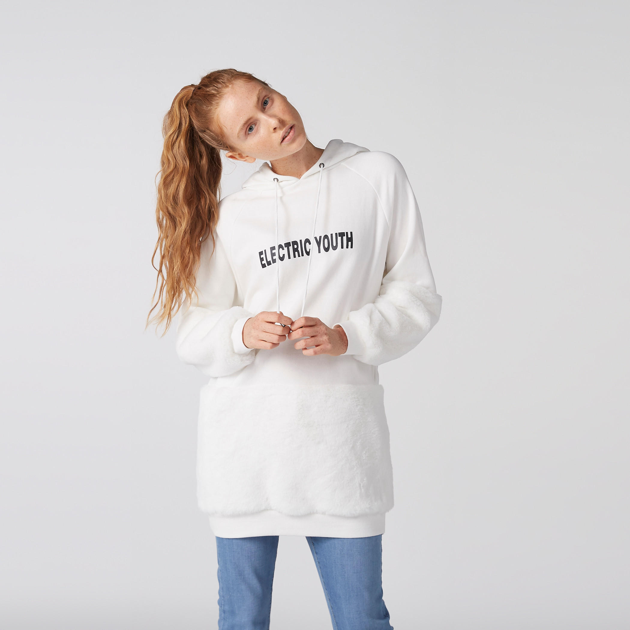 بلوفر طويل بقبعة وأكمام طويلة وطبعات-women-winterwear-hoodiesandsweatshirts-hoodies-image-4