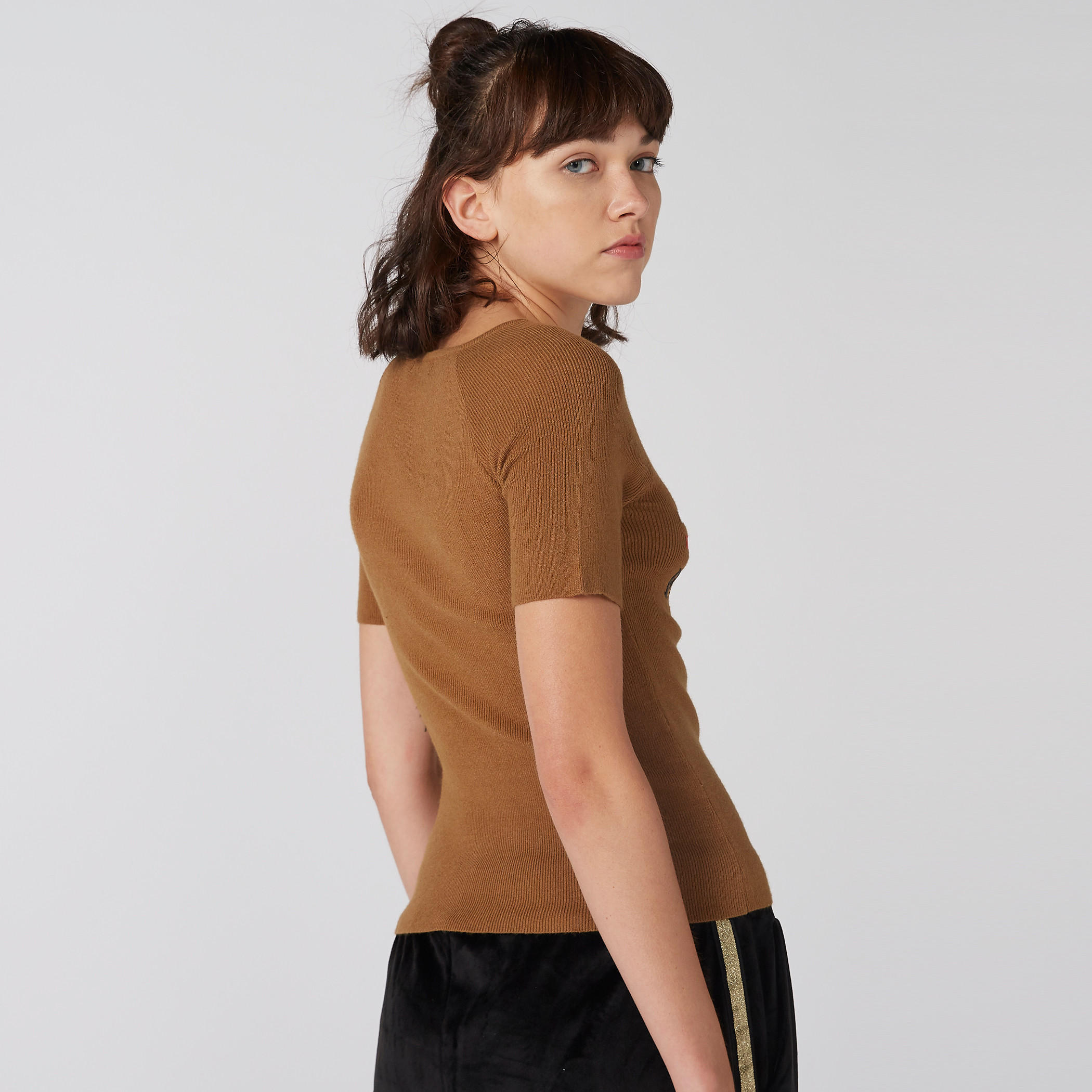 تيشيرت بياقة مستديرة وأكمام مغايرة وطبعات-women-clothing-tshirts-image-4