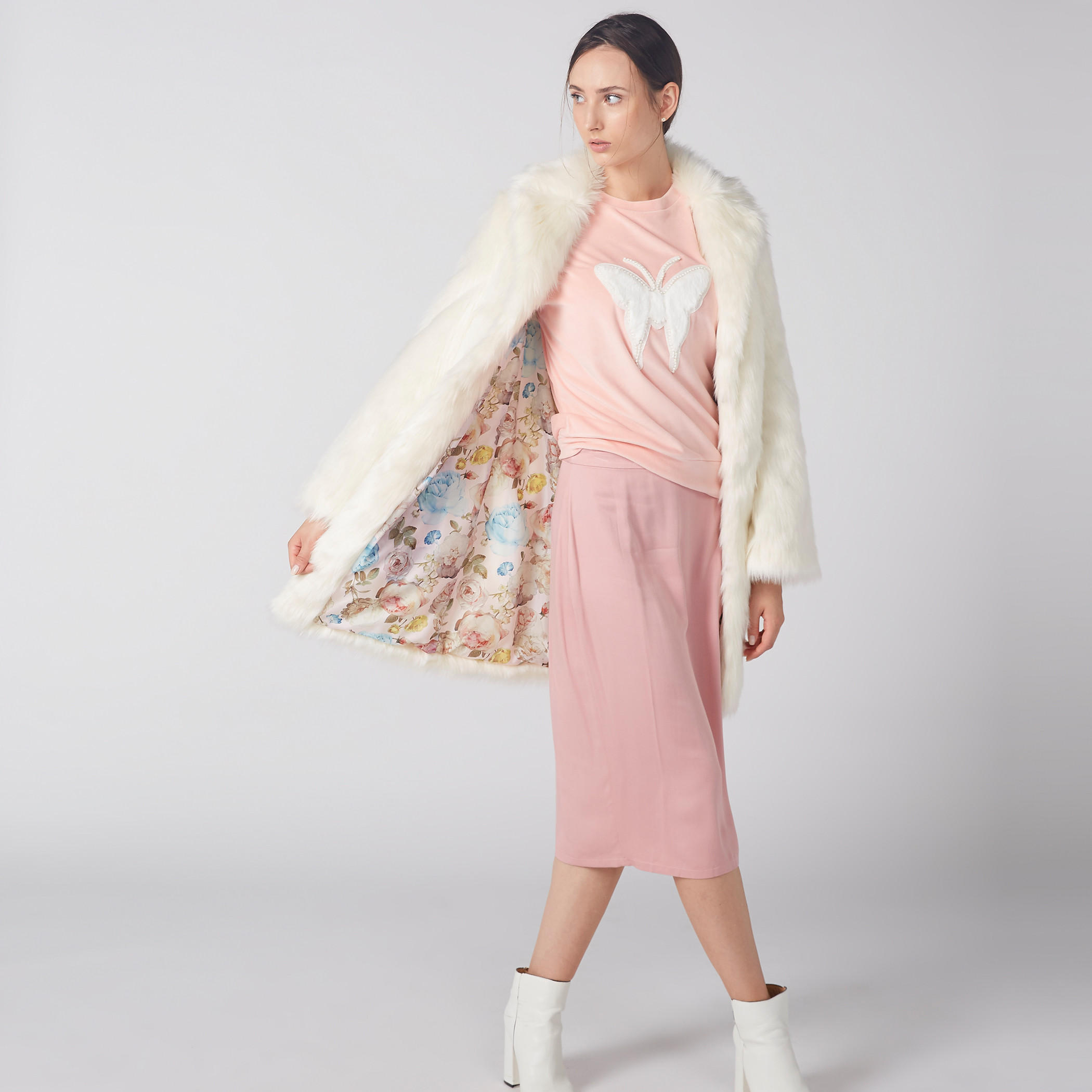 سويت شيرت بياقة مستديرة وأكمام طويلة وتفاصيل لؤلؤ-women-winterwear-hoodiesandsweatshirts-sweatshirts-image-1