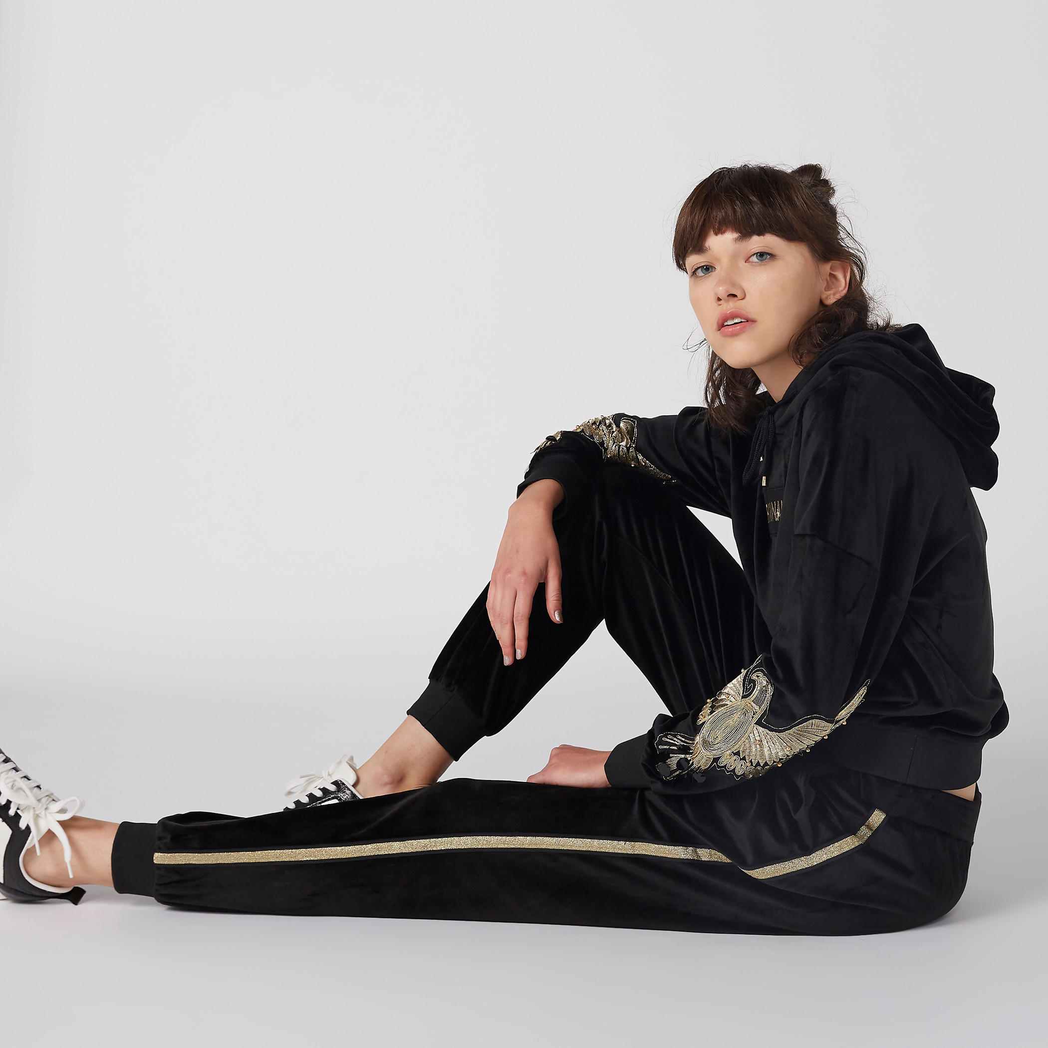 سويت شيرت مُطرّز بأكمام طويلة وقبعة-women-winterwear-hoodiesandsweatshirts-sweatshirts-image-6