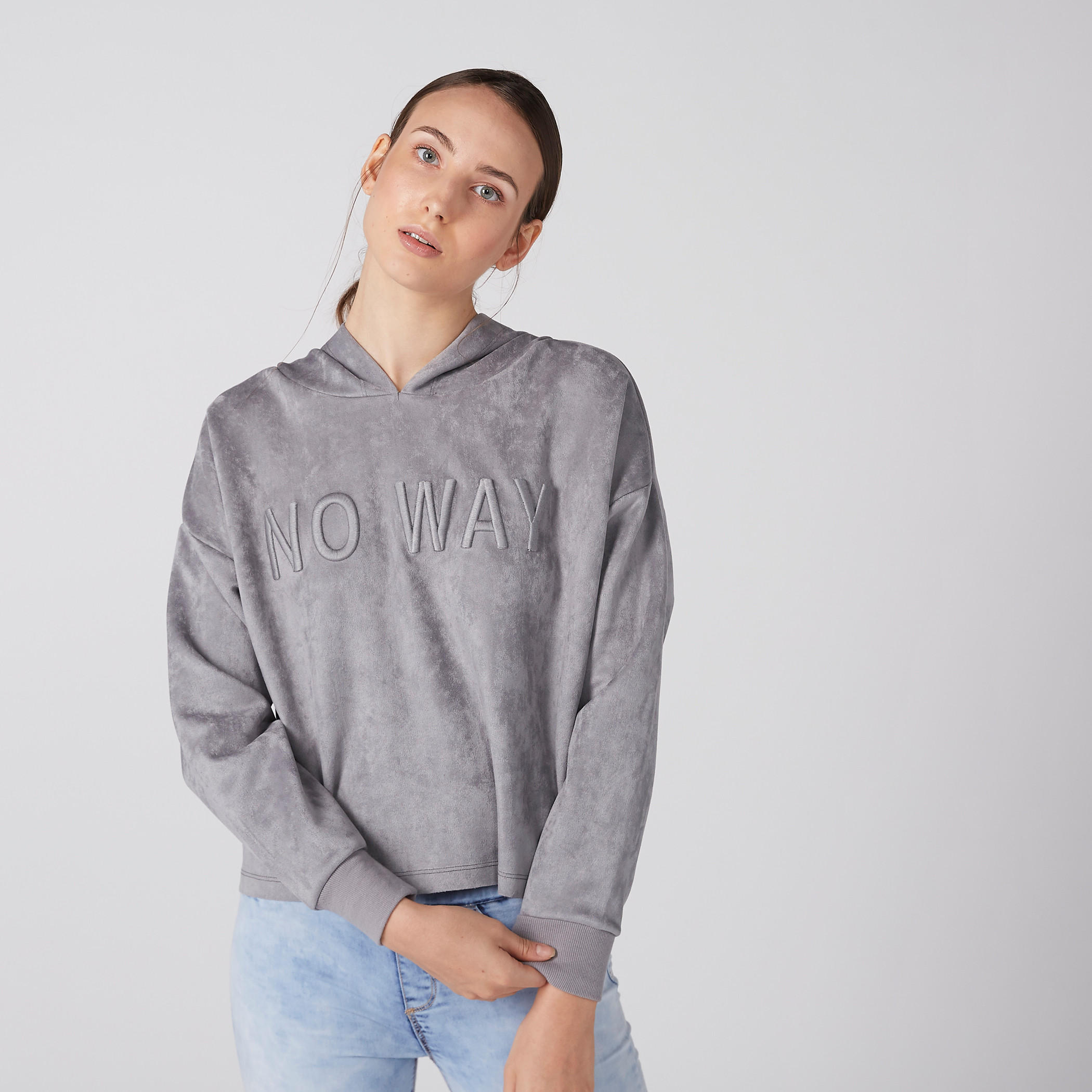 سويت شيرت مُطرّز بأكمام طويلة وقبعة-women-winterwear-hoodiesandsweatshirts-hoodies-image-2