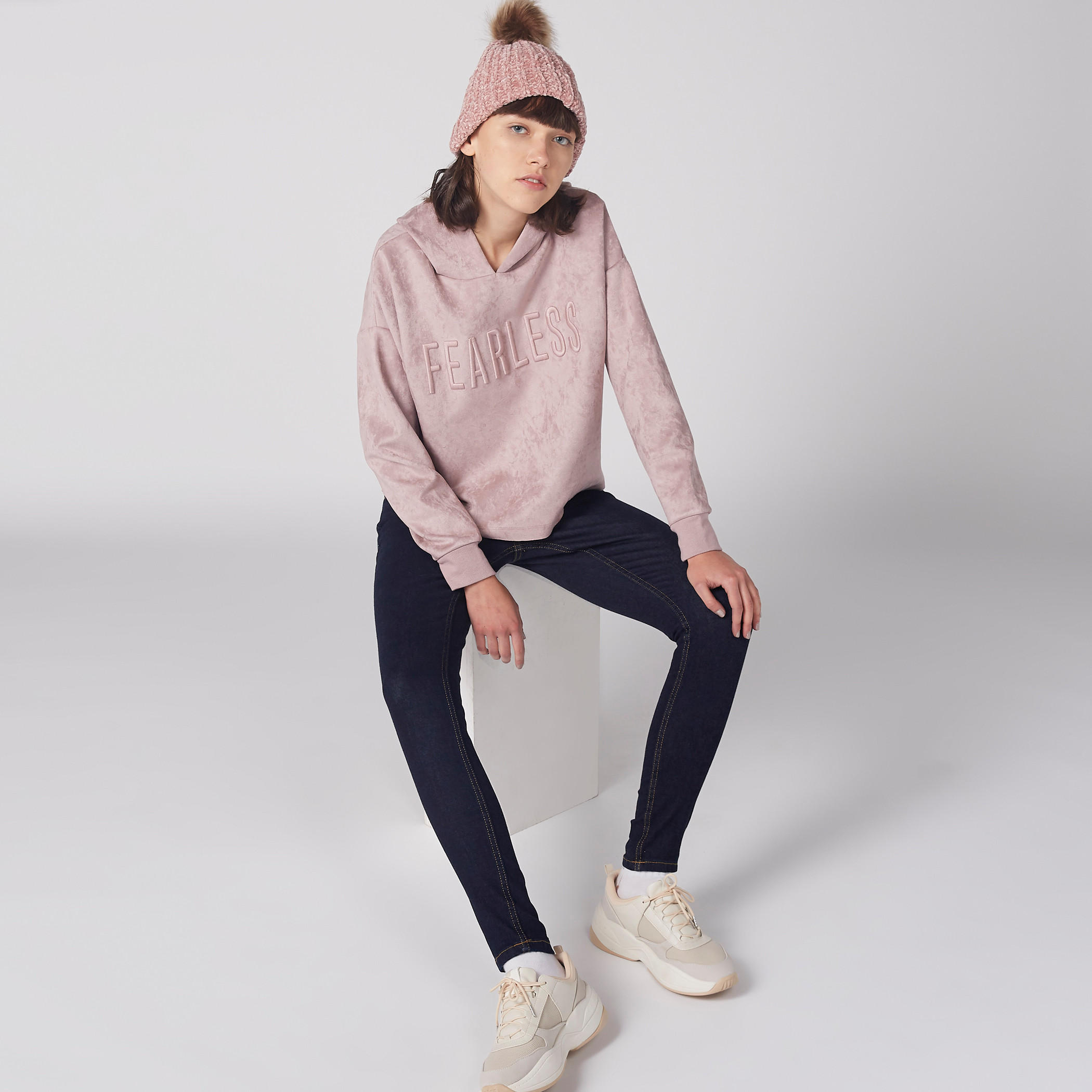 سويت شيرت مُطرّز بأكمام طويلة وقبعة-women-winterwear-hoodiesandsweatshirts-hoodies-image-2