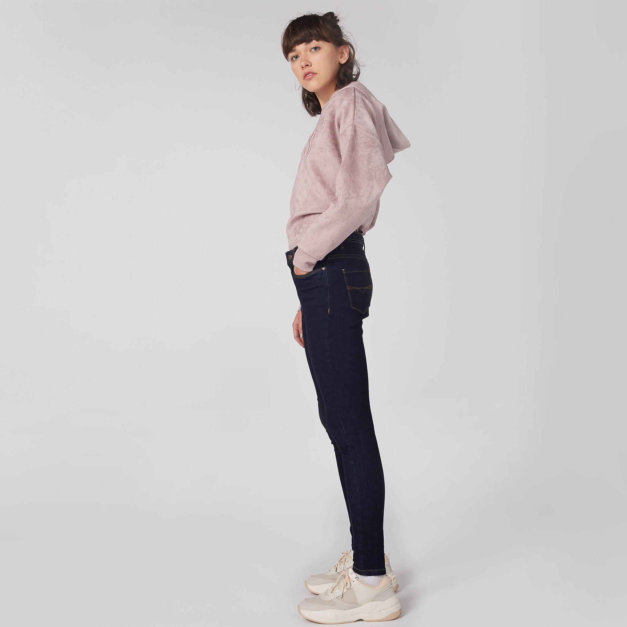 سويت شيرت مُطرّز بأكمام طويلة وقبعة-women-winterwear-hoodiesandsweatshirts-hoodies-image-3