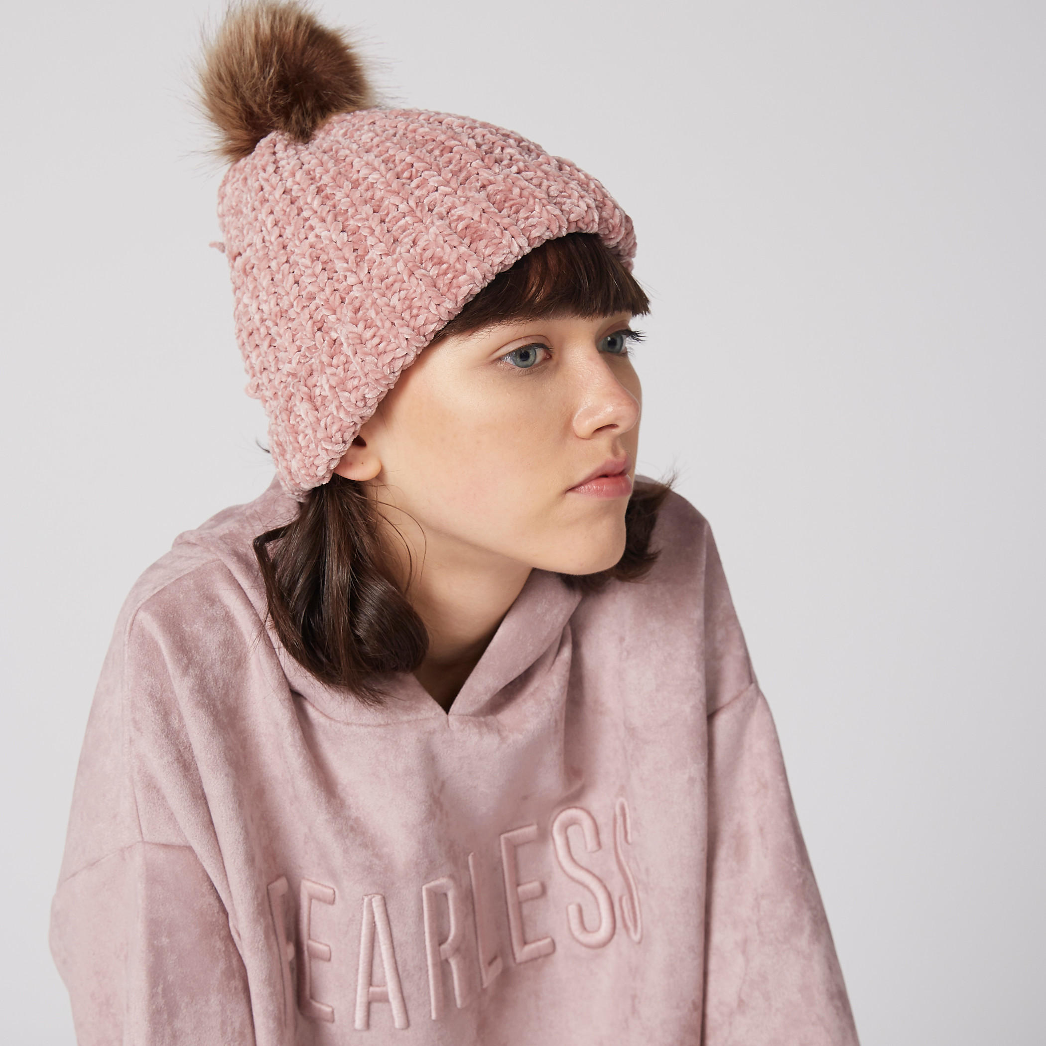 سويت شيرت مُطرّز بأكمام طويلة وقبعة-women-winterwear-hoodiesandsweatshirts-hoodies-image-5