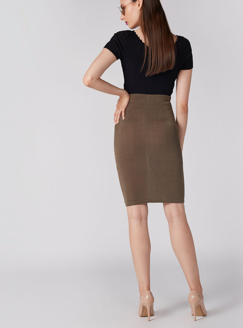 تنورة ضيّقة متوسطة الطول بارزة الملمس بخصر مطّاطي-women-clothing-bottoms-skirts-image-4