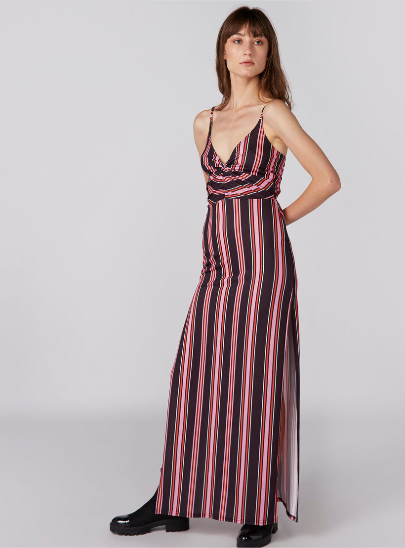 فستان طويل مقلّم بحمّالات رفيعة قابلة للتعديل وفتحة-women-clothing-dresses-image-4