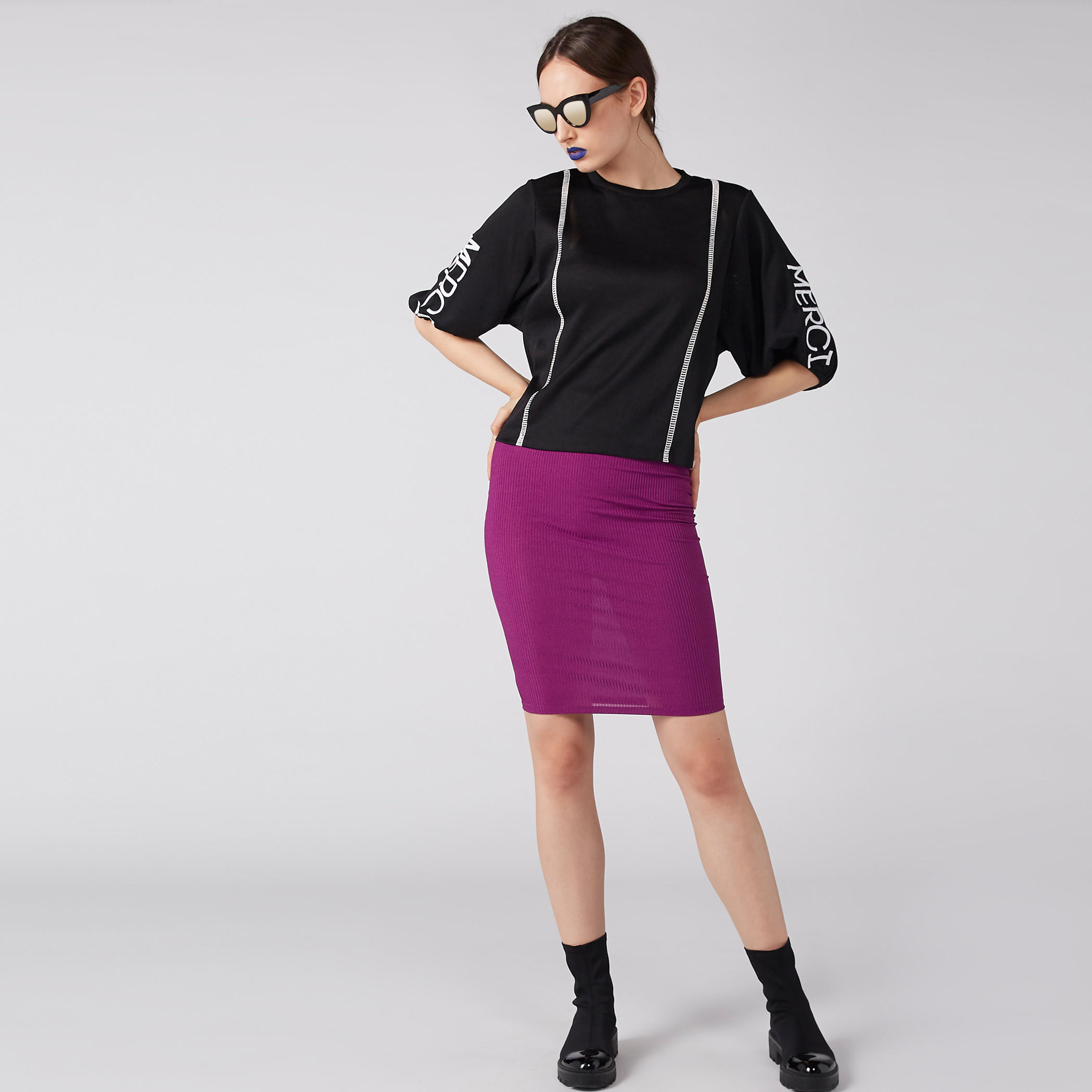 تنورة ضيّقة متوسطة الطول بارزة الملمس بخصر مطّاطي-women-clothing-bottoms-skirts-image-1