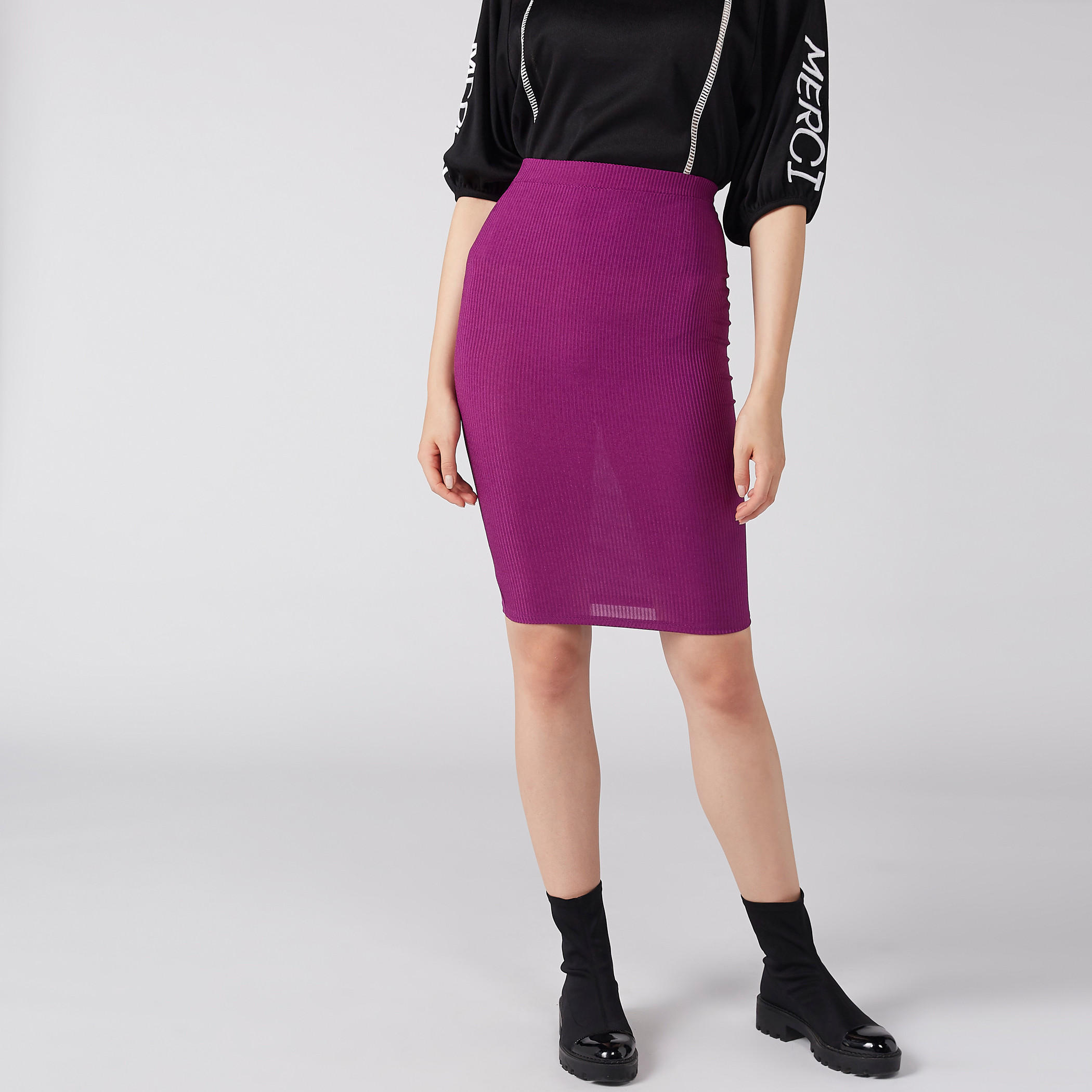 تنورة ضيّقة متوسطة الطول بارزة الملمس بخصر مطّاطي-women-clothing-bottoms-skirts-image-3
