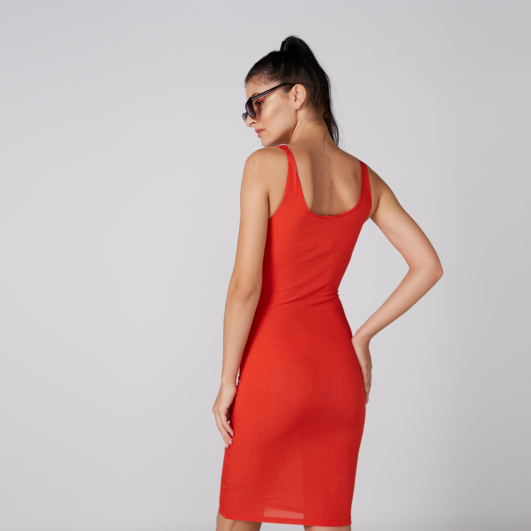 فستان مضلع متوسط الطول دون أكمام بقصّة ضيّقة-women-clothing-dresses-image-2