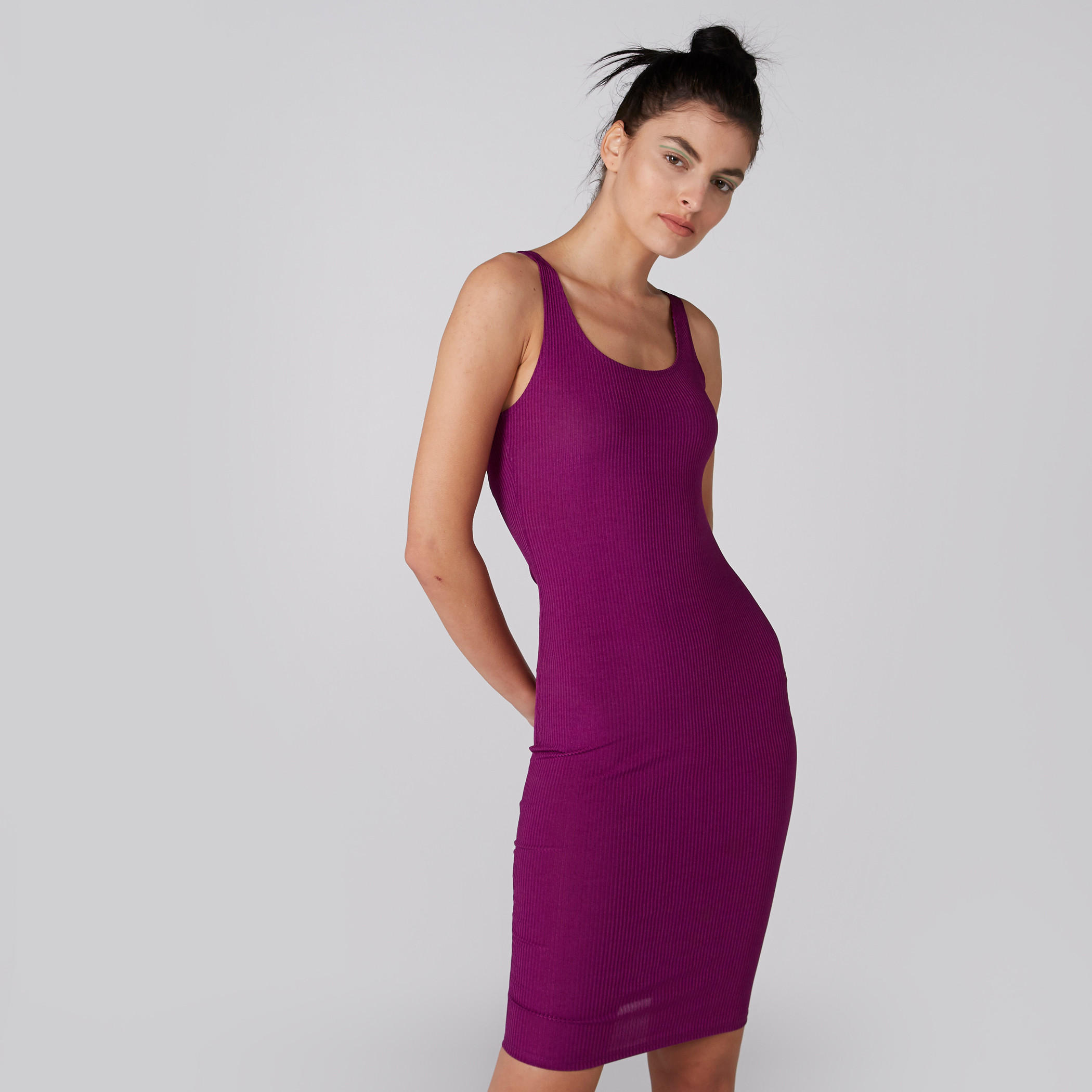 فستان بارز الملمس متوسط الطول دون أكمام بقصّة ضيّقة-women-clothing-dresses-image-3