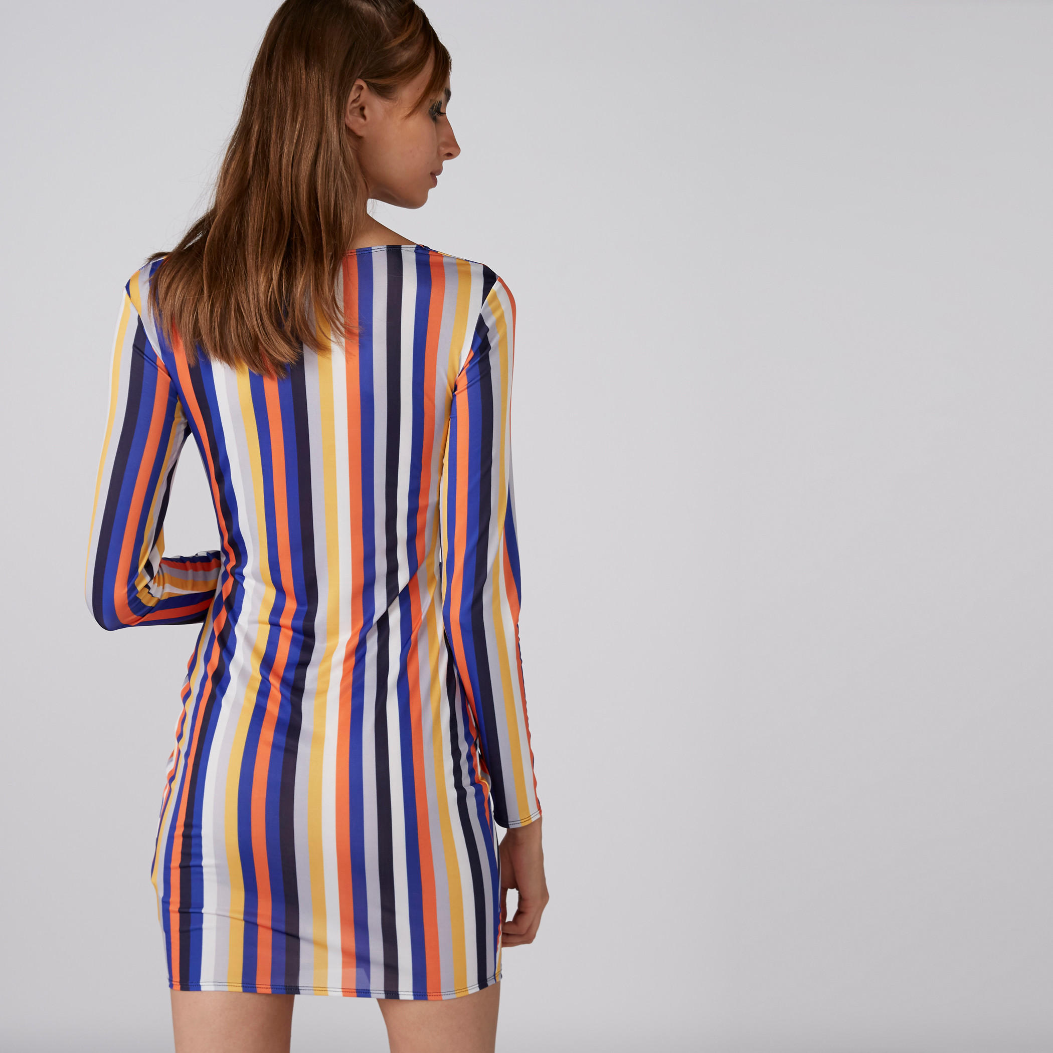 فستان قصير مقلم بقصّة ضيقة وأكمام طويلة-women-clothing-dresses-image-2