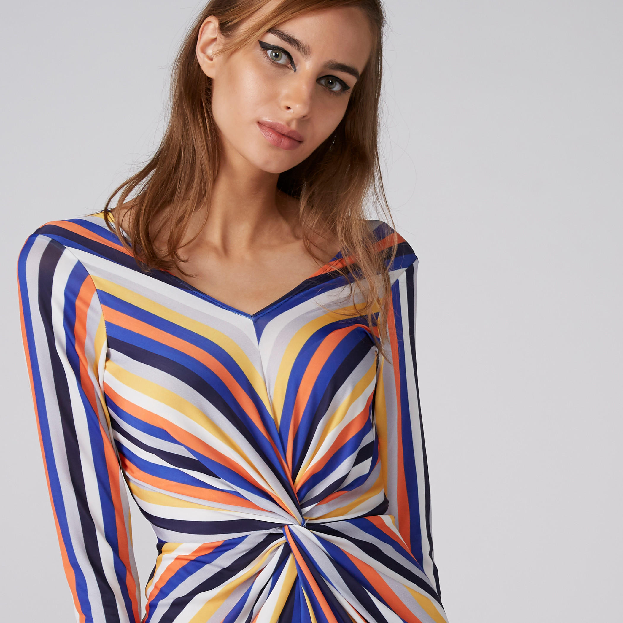 فستان قصير مقلم بقصّة ضيقة وأكمام طويلة-women-clothing-dresses-image-4
