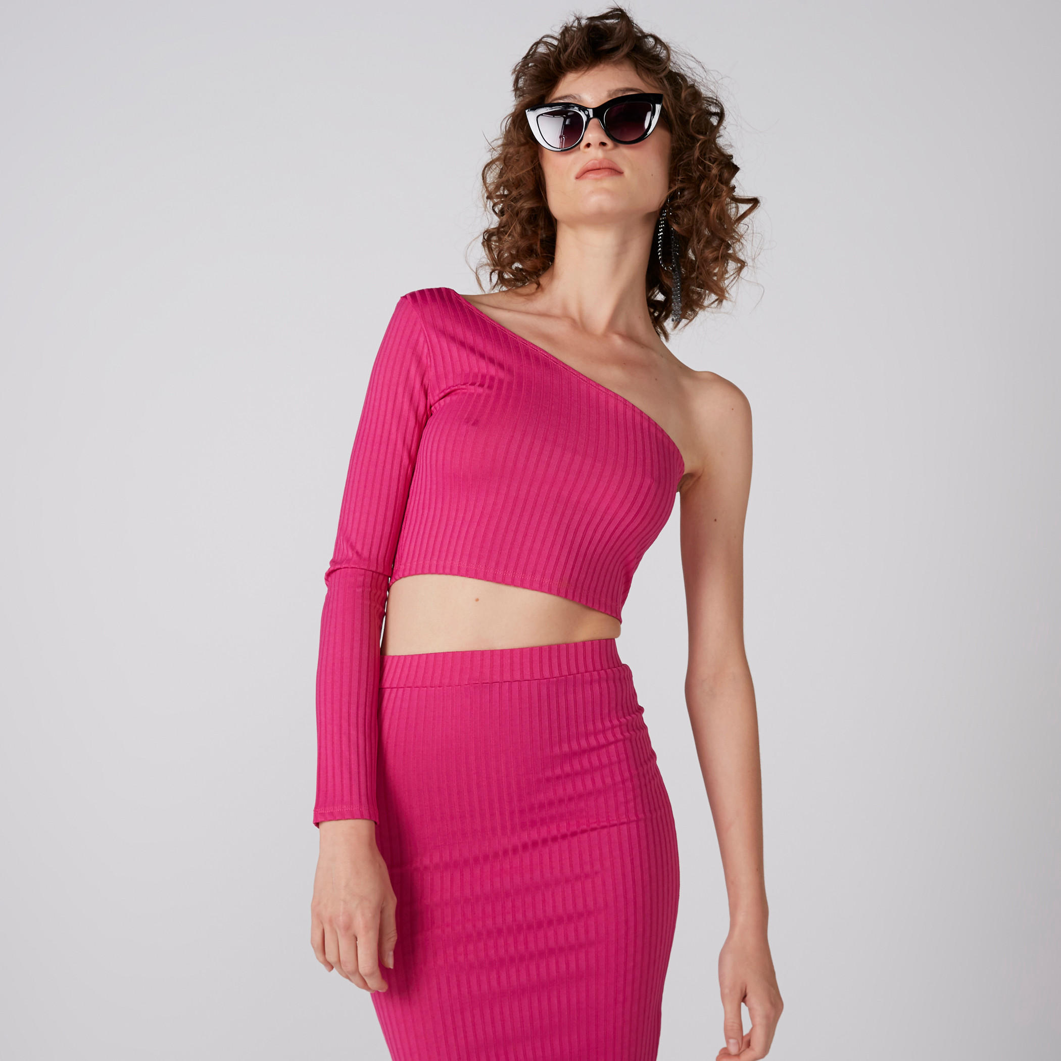 بلوزة بكتف واحد-women-clothing-shirtsandblouses-blouses-image-3