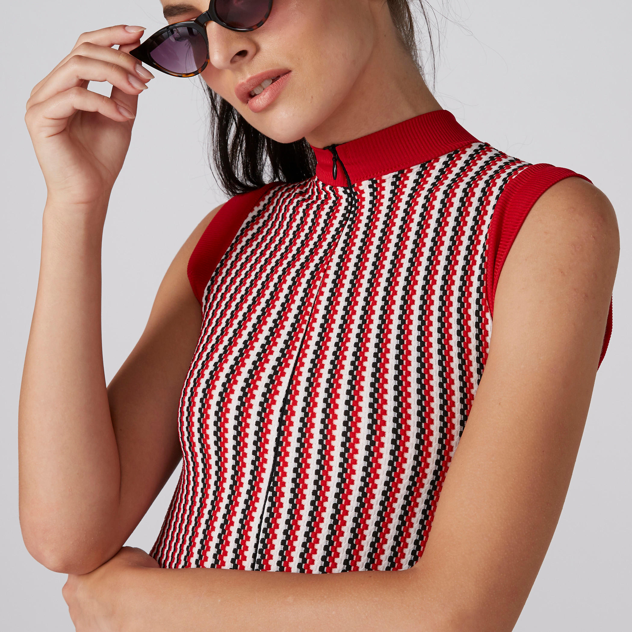 أفرول بارز الملمس دون أكمام بياقة عالية وسحّاب إغلاق-women-clothing-jumpsuits-image-4