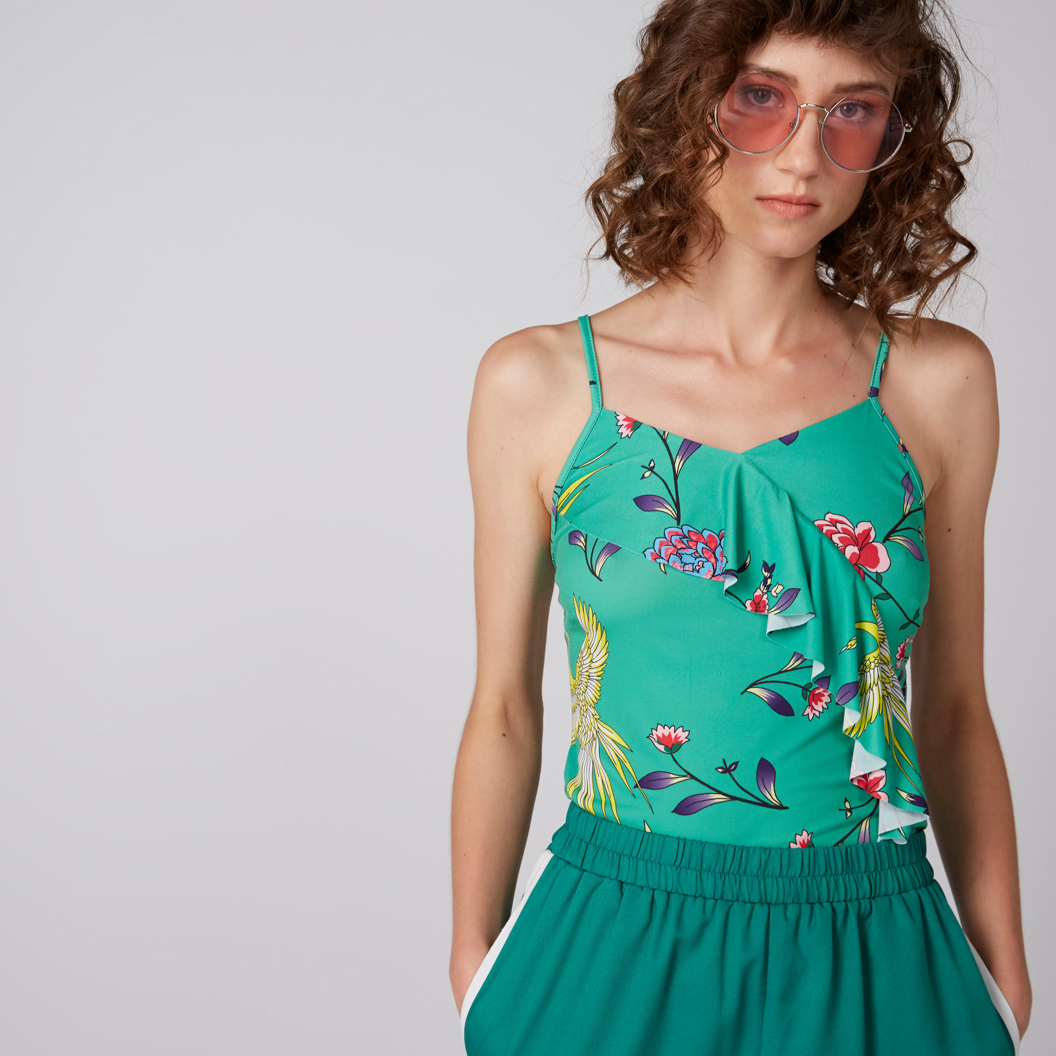 بلوزة بطبعات وحمالات رفيعة وتفاصيل كشكش-women-clothing-shirtsandblouses-blouses-image-4
