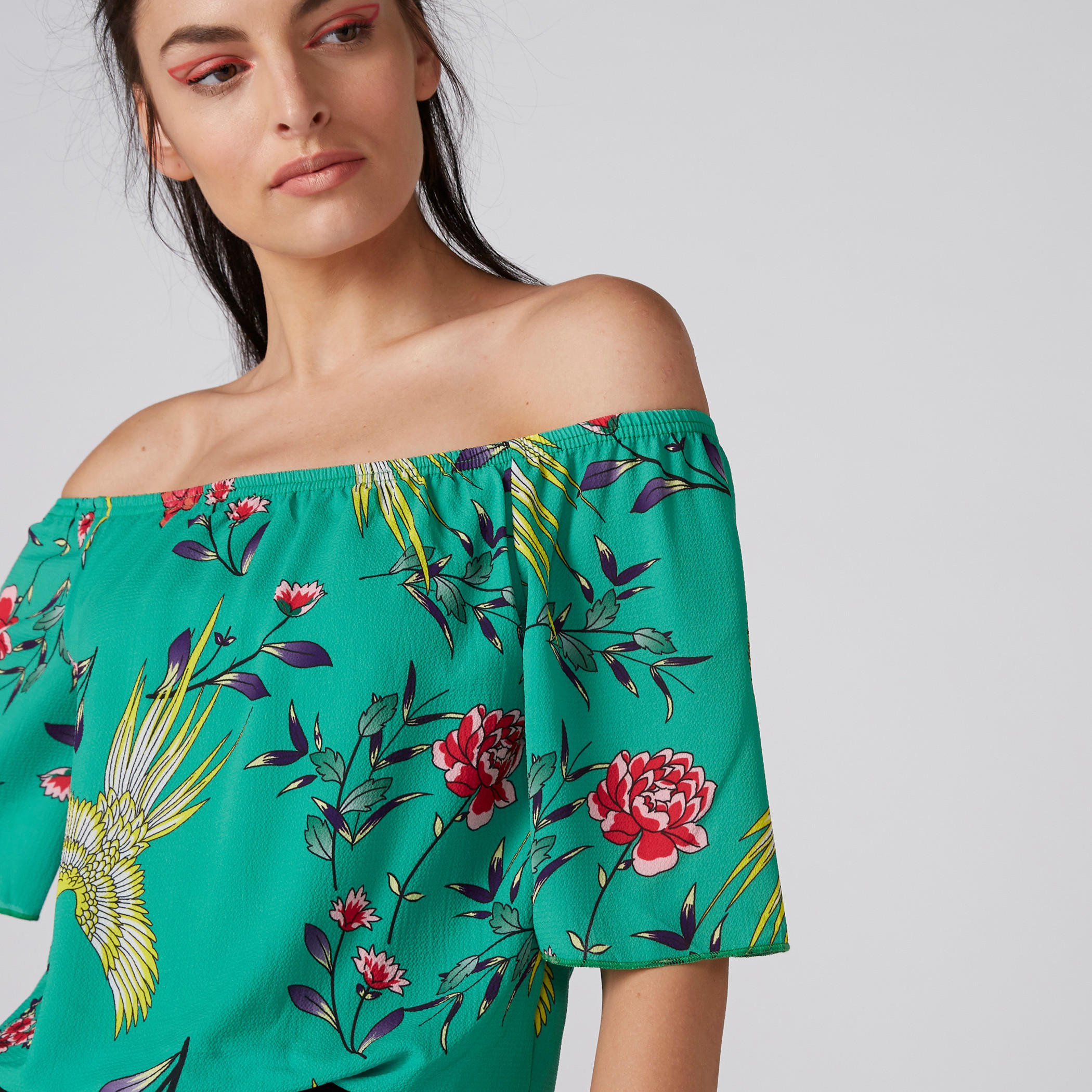 بلوزة بأكتاف مكشوفة وأكمام قصيرة وطبعات أزهار-women-clothing-shirtsandblouses-blouses-image-1