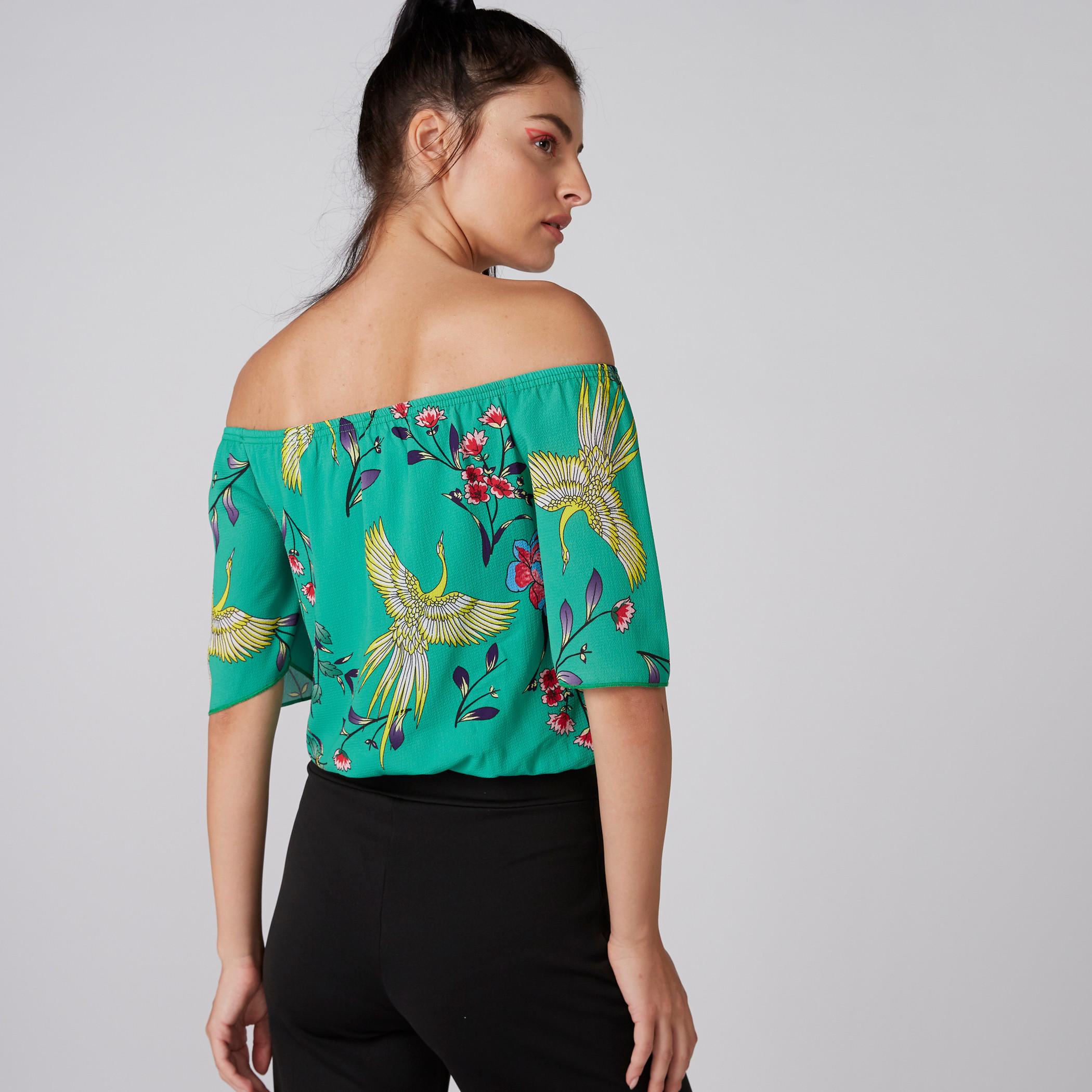 بلوزة بأكتاف مكشوفة وأكمام قصيرة وطبعات أزهار-women-clothing-shirtsandblouses-blouses-image-2