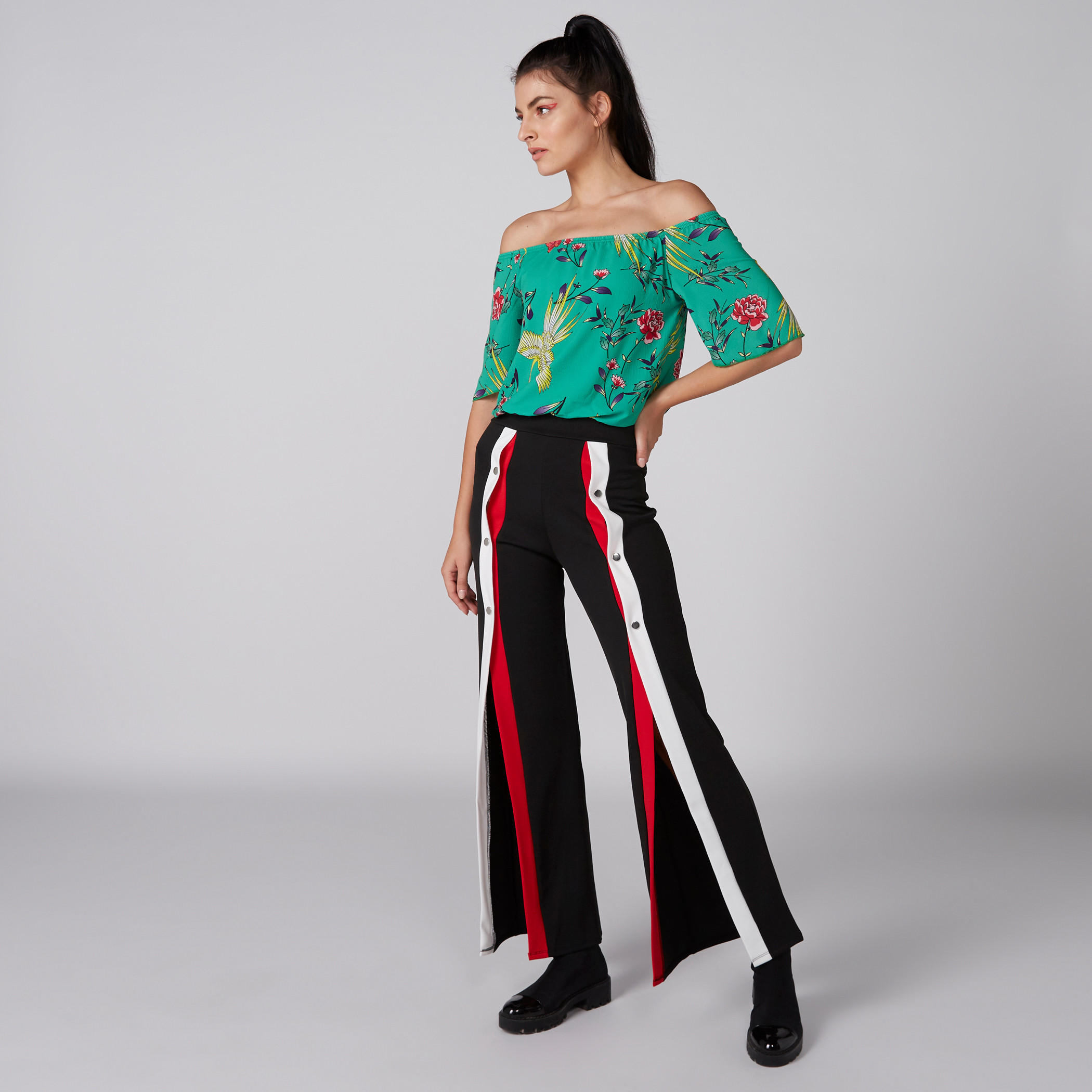 بلوزة بأكتاف مكشوفة وأكمام قصيرة وطبعات أزهار-women-clothing-shirtsandblouses-blouses-image-3