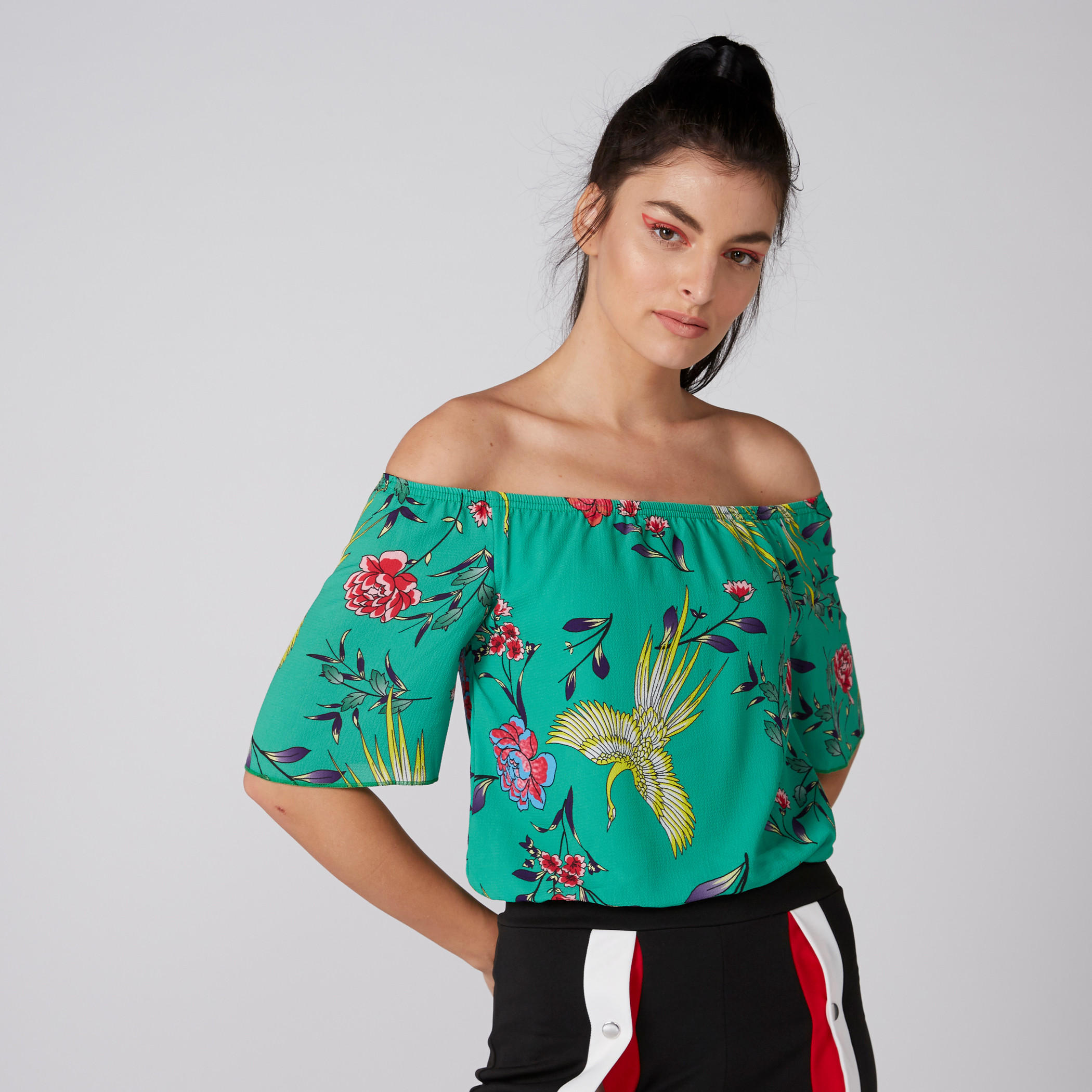 بلوزة بأكتاف مكشوفة وأكمام قصيرة وطبعات أزهار-women-clothing-shirtsandblouses-blouses-image-4