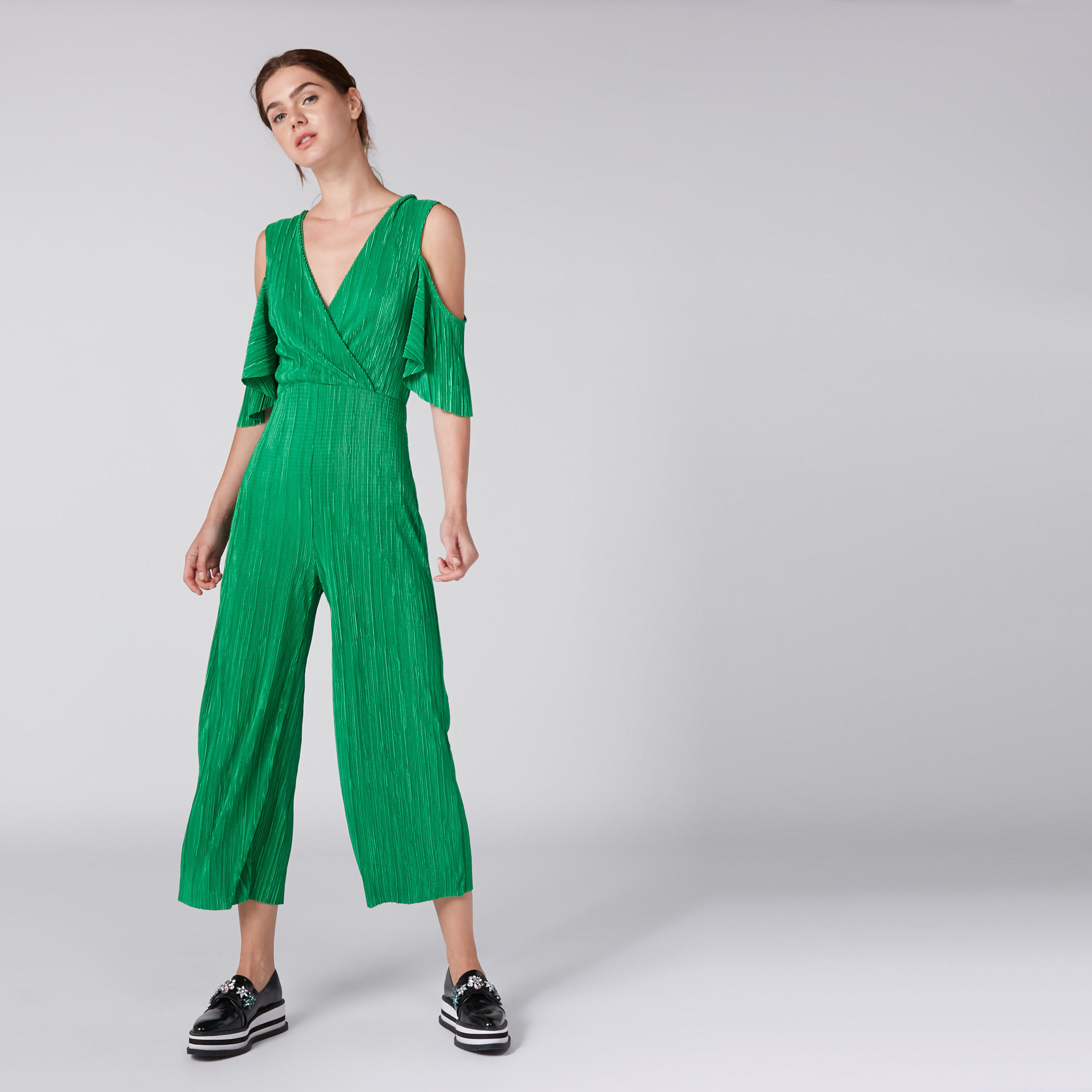 جمبسوت بارز الملمس بياقة v وأكتاف مكشوفة-women-clothing-jumpsuits-image-5