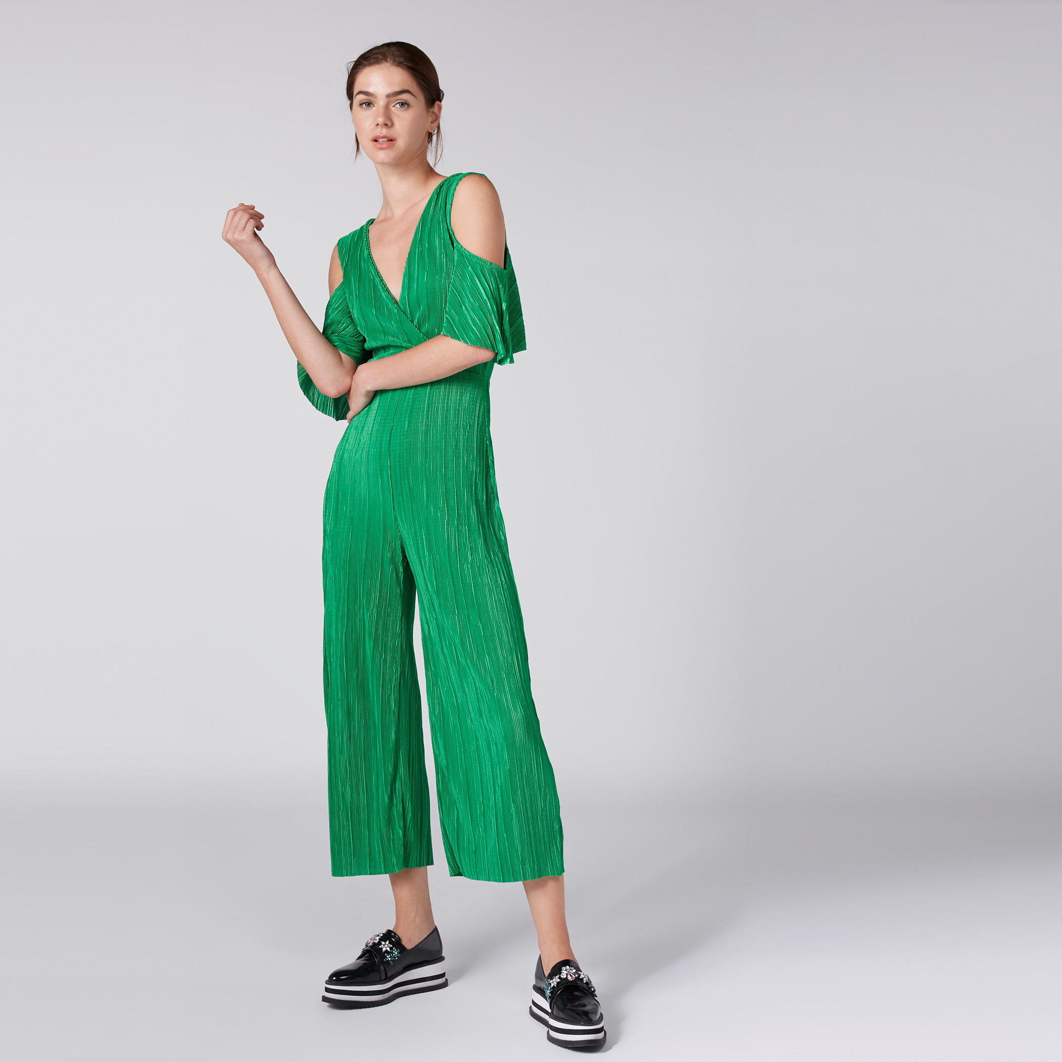 جمبسوت بارز الملمس بياقة v وأكتاف مكشوفة-women-clothing-jumpsuits-image-4