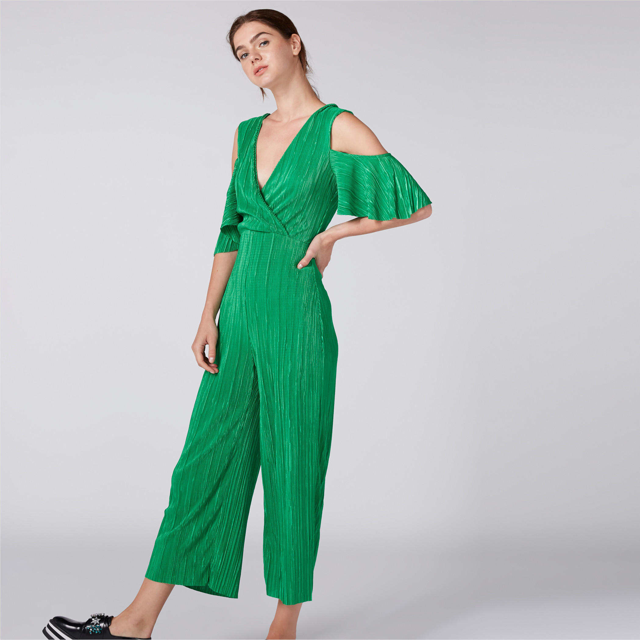 جمبسوت بارز الملمس بياقة v وأكتاف مكشوفة-women-clothing-jumpsuits-image-3