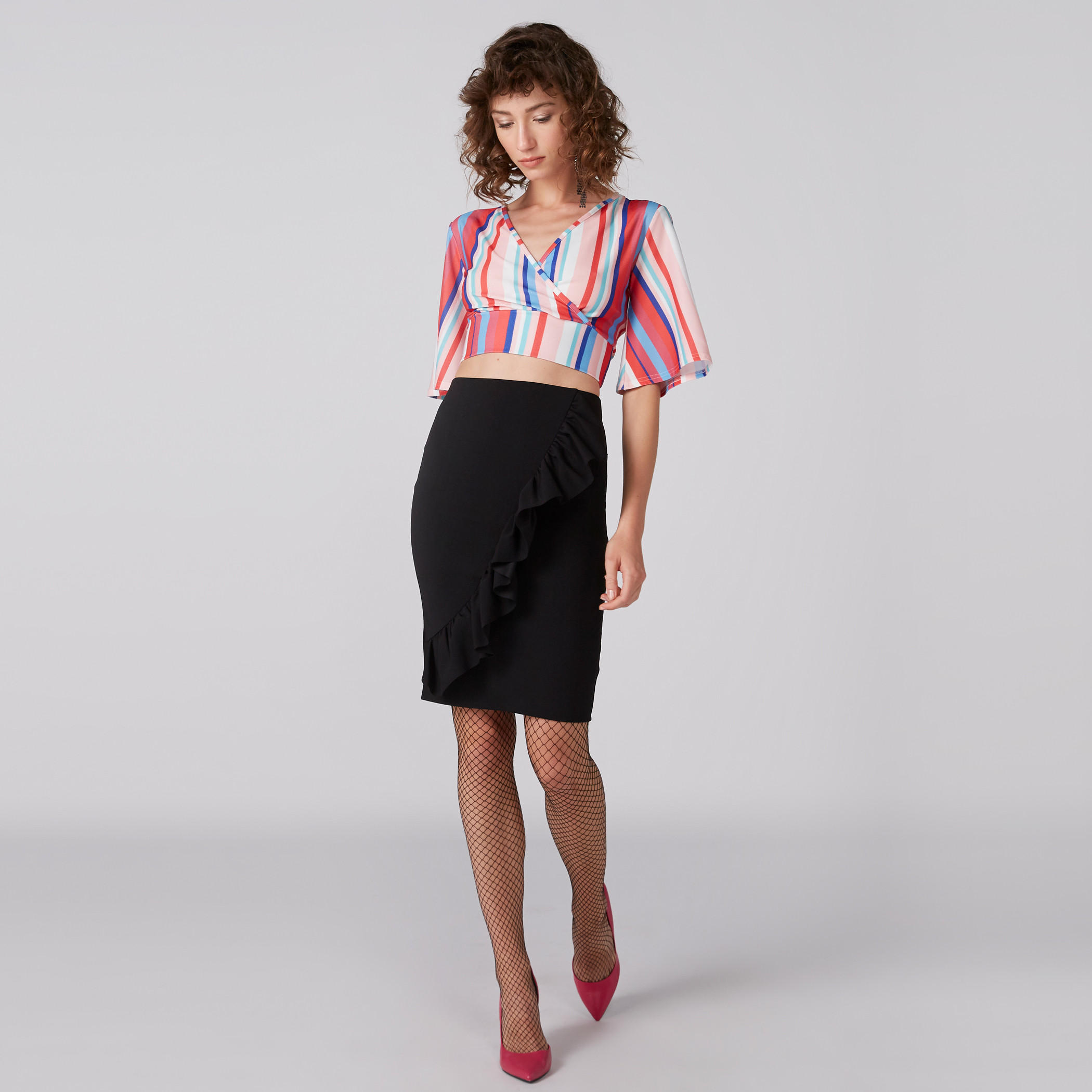 بلوزة قصيرة مقلمة بياقة V وأكمام واسعة وأربطة-women-clothing-shirtsandblouses-blouses-image-3