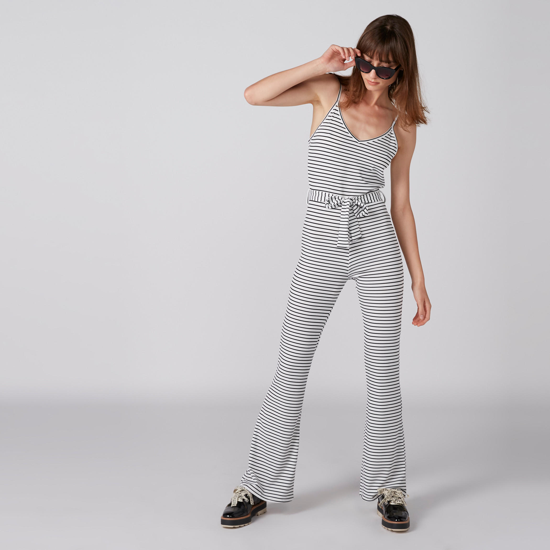 أفرول مقلم بحمالات رفيعة وحزام رباط-women-clothing-jumpsuits-image-1