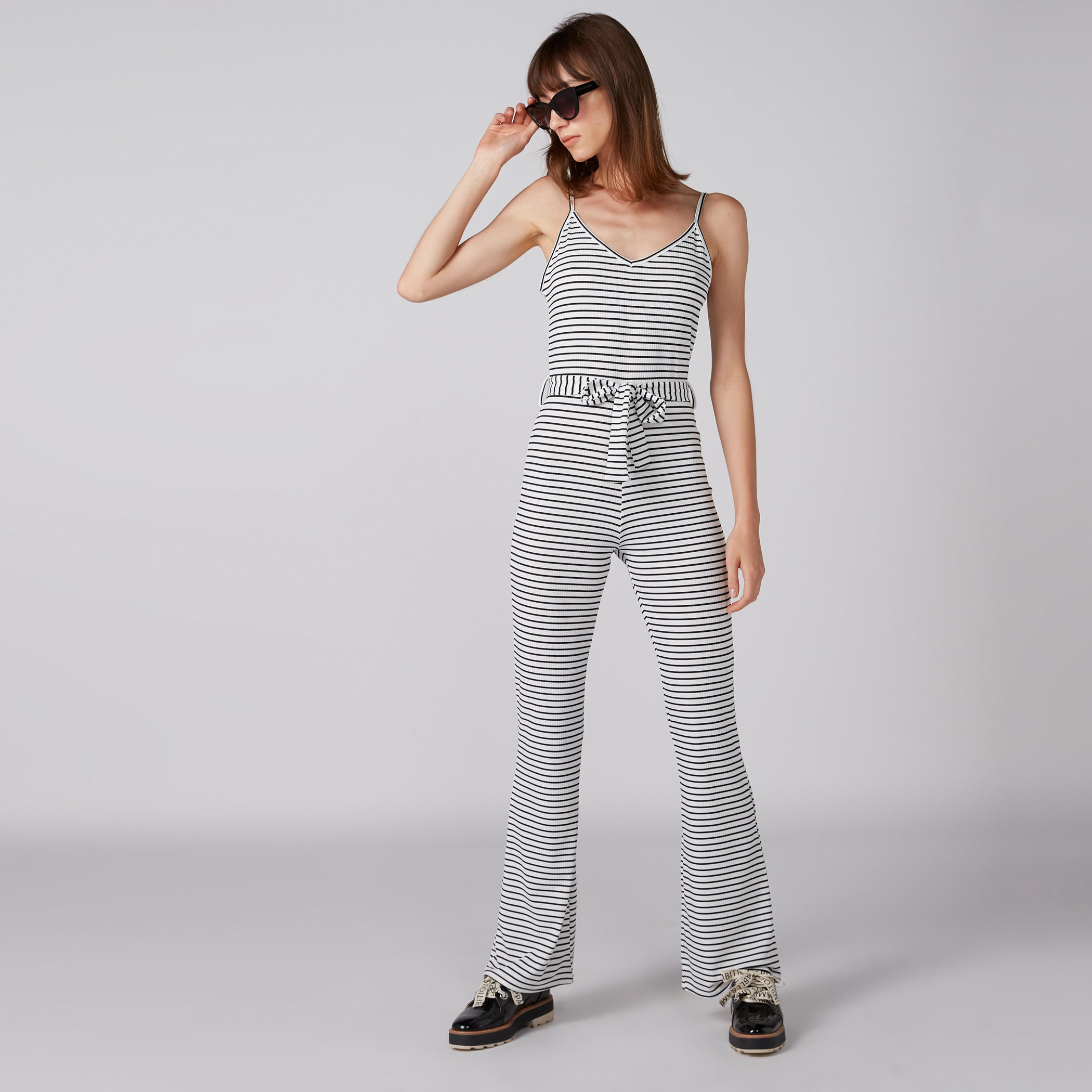 أفرول مقلم بحمالات رفيعة وحزام رباط-women-clothing-jumpsuits-image-3