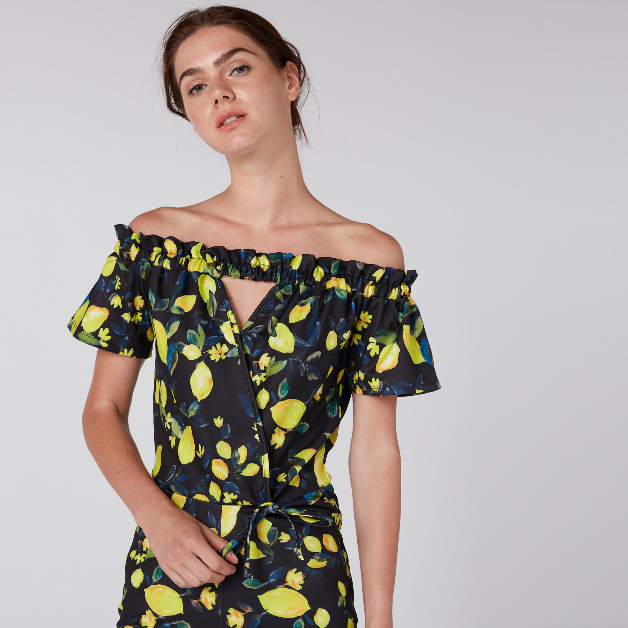بلوزة بأكتاف مكشوفة وأكمام قصيرة وطبعات-women-clothing-jumpsuits-image-1