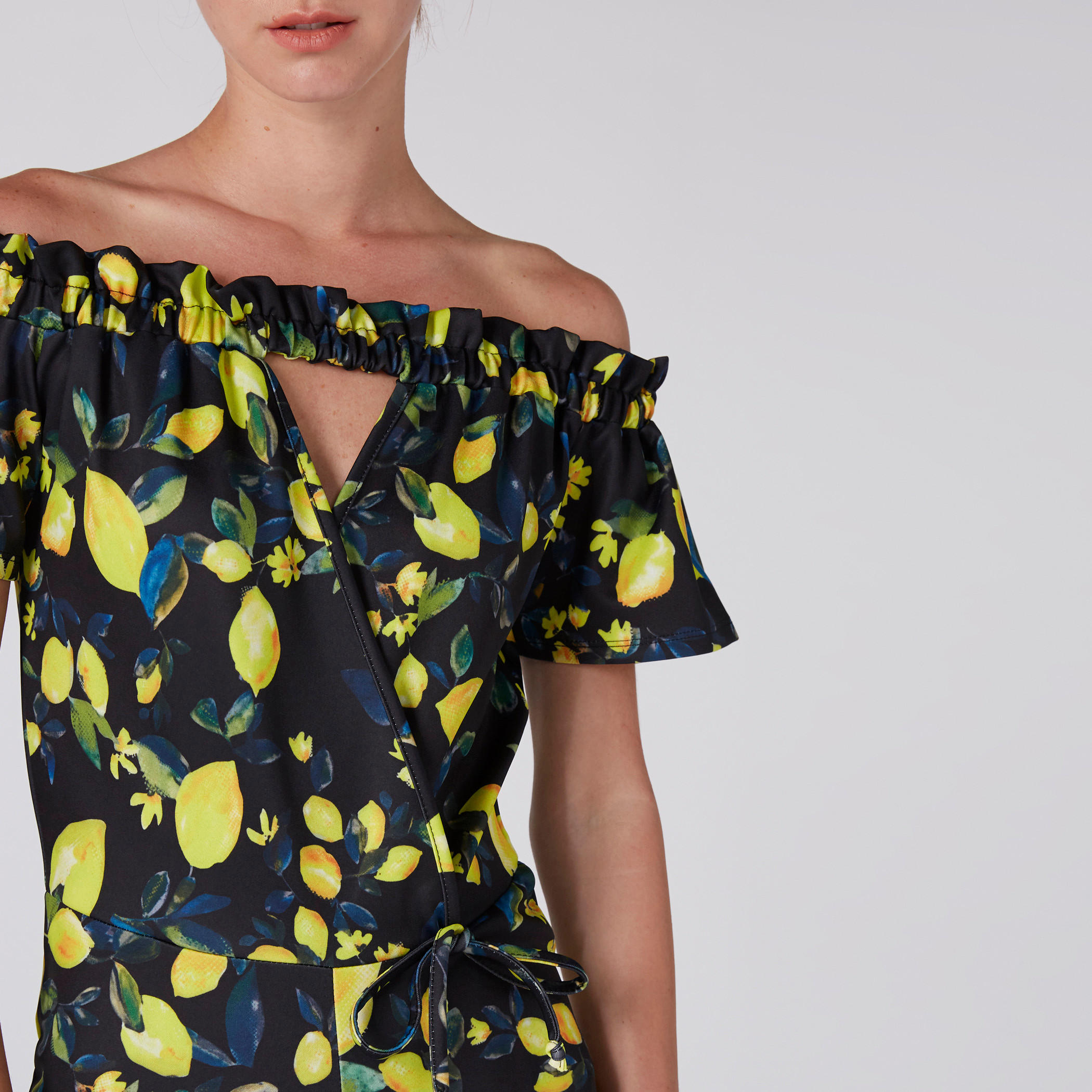 بلوزة بأكتاف مكشوفة وأكمام قصيرة وطبعات-women-clothing-jumpsuits-image-4