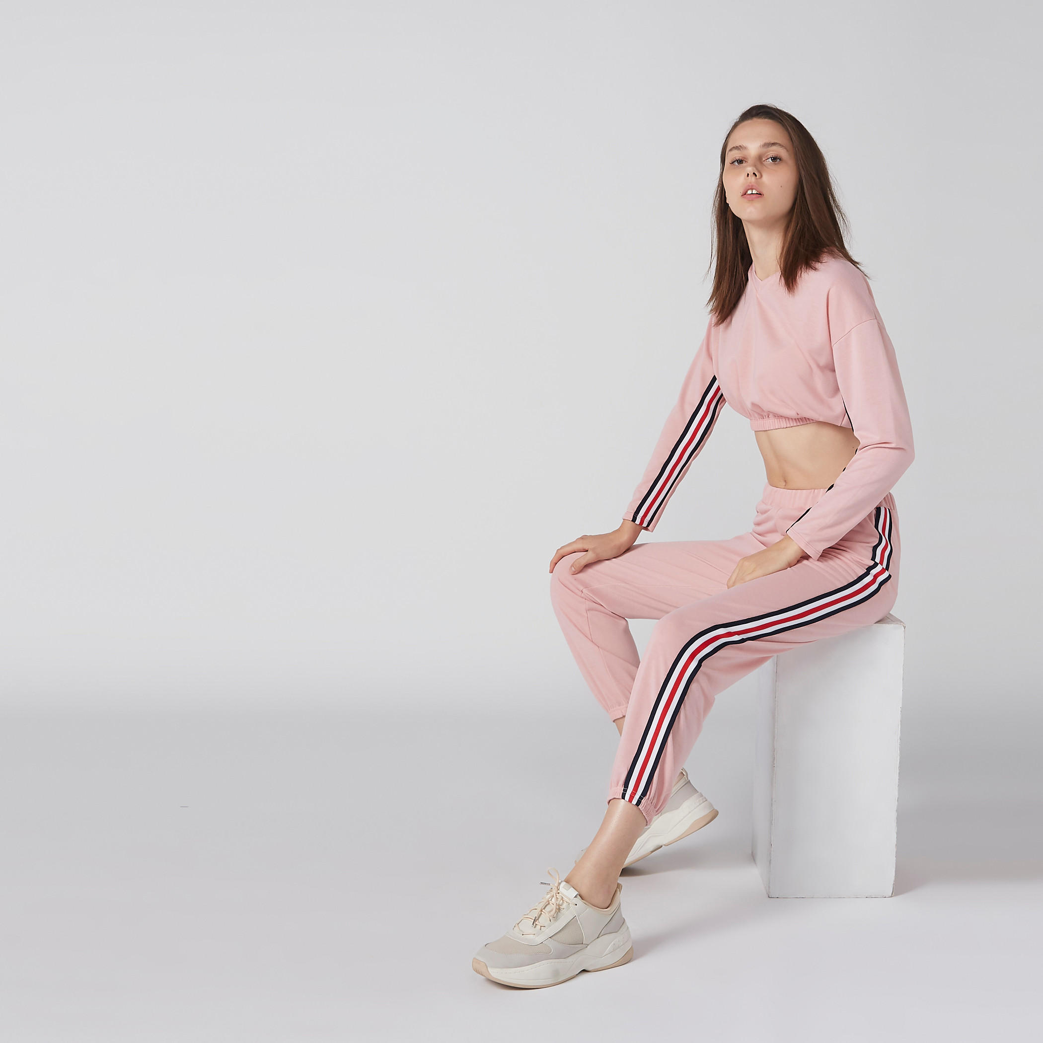بلوزة بياقة V وأكتاف منسدلة-women-clothing-tshirts-image-2