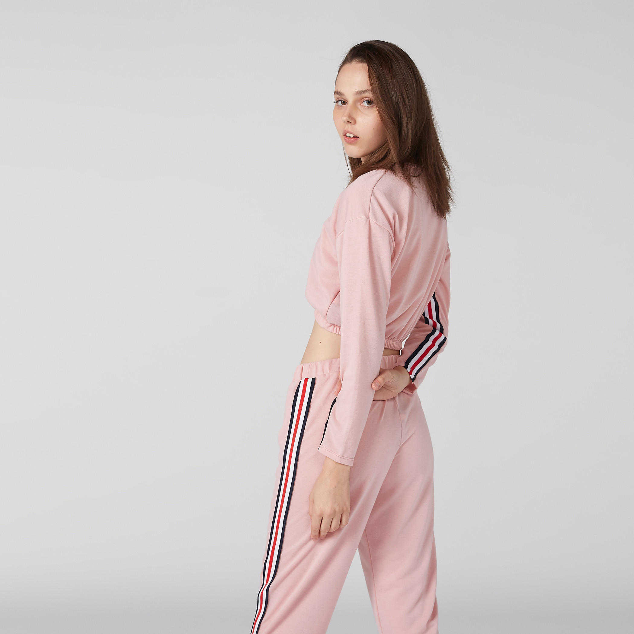 بلوزة بياقة V وأكتاف منسدلة-women-clothing-tshirts-image-3