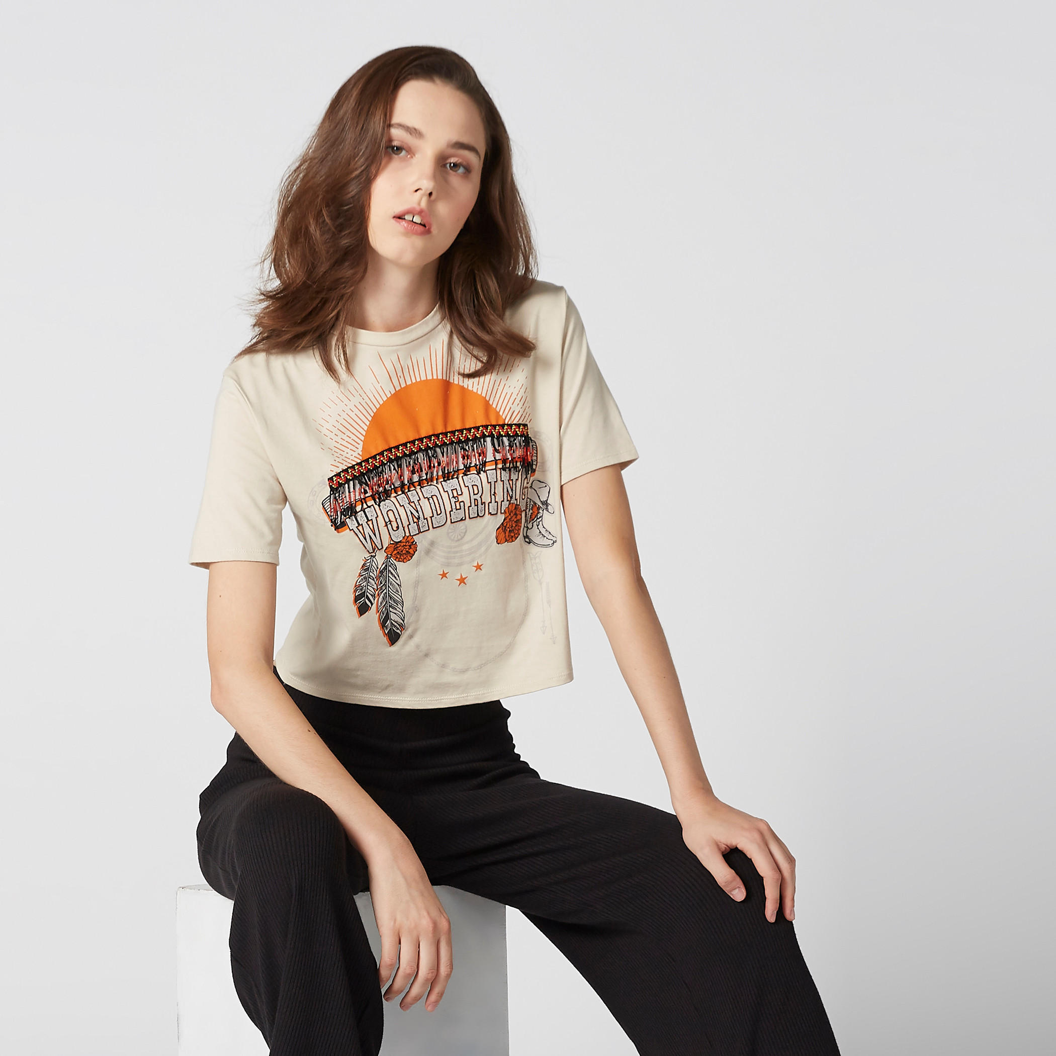 تيشيرت قصير بياقة مستديرة وأكمام قصيرة وطبعات-women-clothing-tshirts-image-1