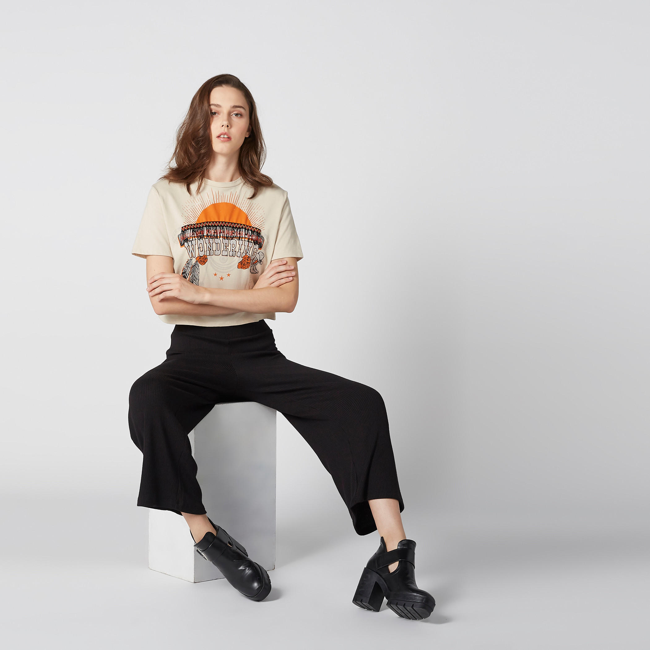 تيشيرت قصير بياقة مستديرة وأكمام قصيرة وطبعات-women-clothing-tshirts-image-4